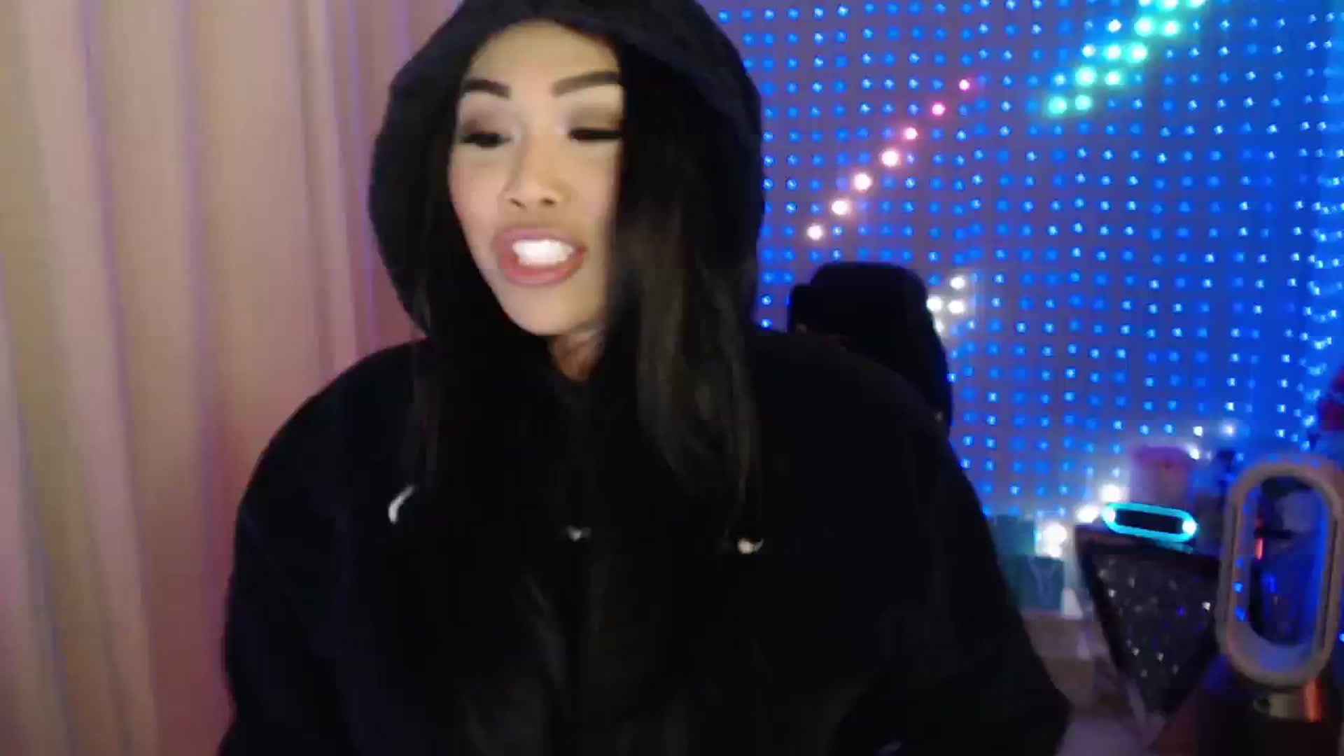 Gallery image thumbnail from SinCityVEE's myfreecams stream on, 05/25/2024, 06:54 image 9 of 20