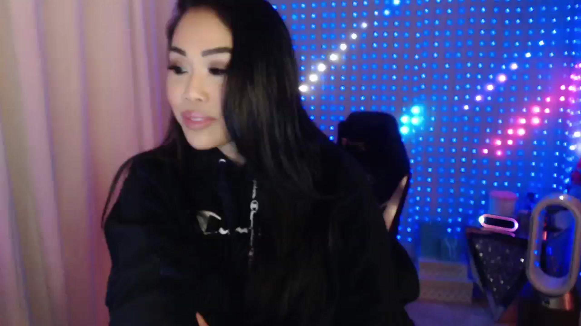 Gallery image thumbnail from SinCityVEE's myfreecams stream on, 05/25/2024, 06:54 image 4 of 20