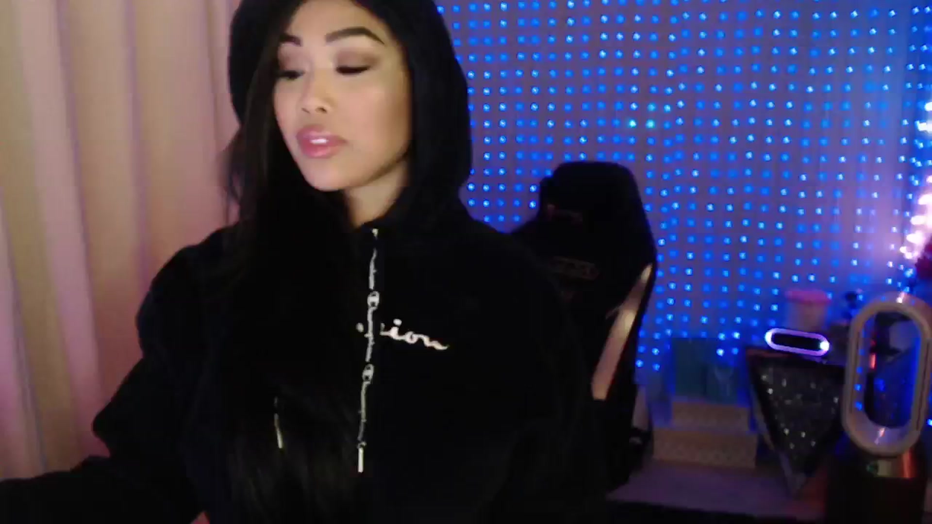 Gallery image thumbnail from SinCityVEE's myfreecams stream on, 05/25/2024, 06:54 image 13 of 20