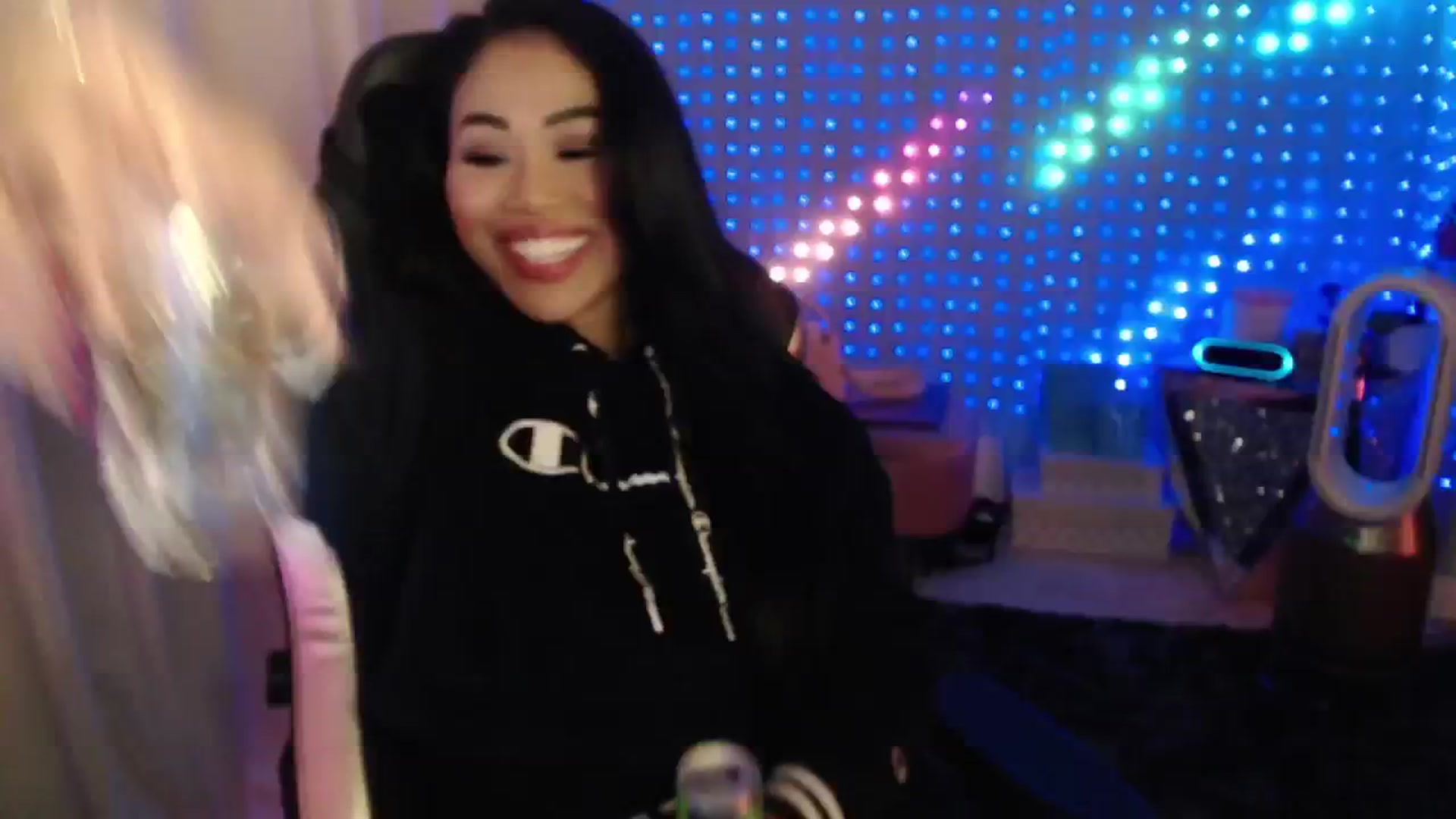 Gallery image thumbnail from SinCityVEE's myfreecams stream on, 05/25/2024, 08:58 image 5 of 20