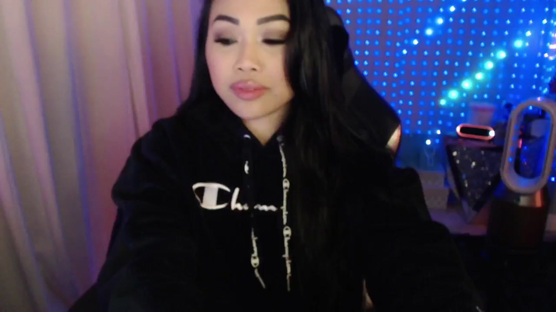 Gallery image thumbnail from SinCityVEE's myfreecams stream on, 05/25/2024, 08:58 image 2 of 20