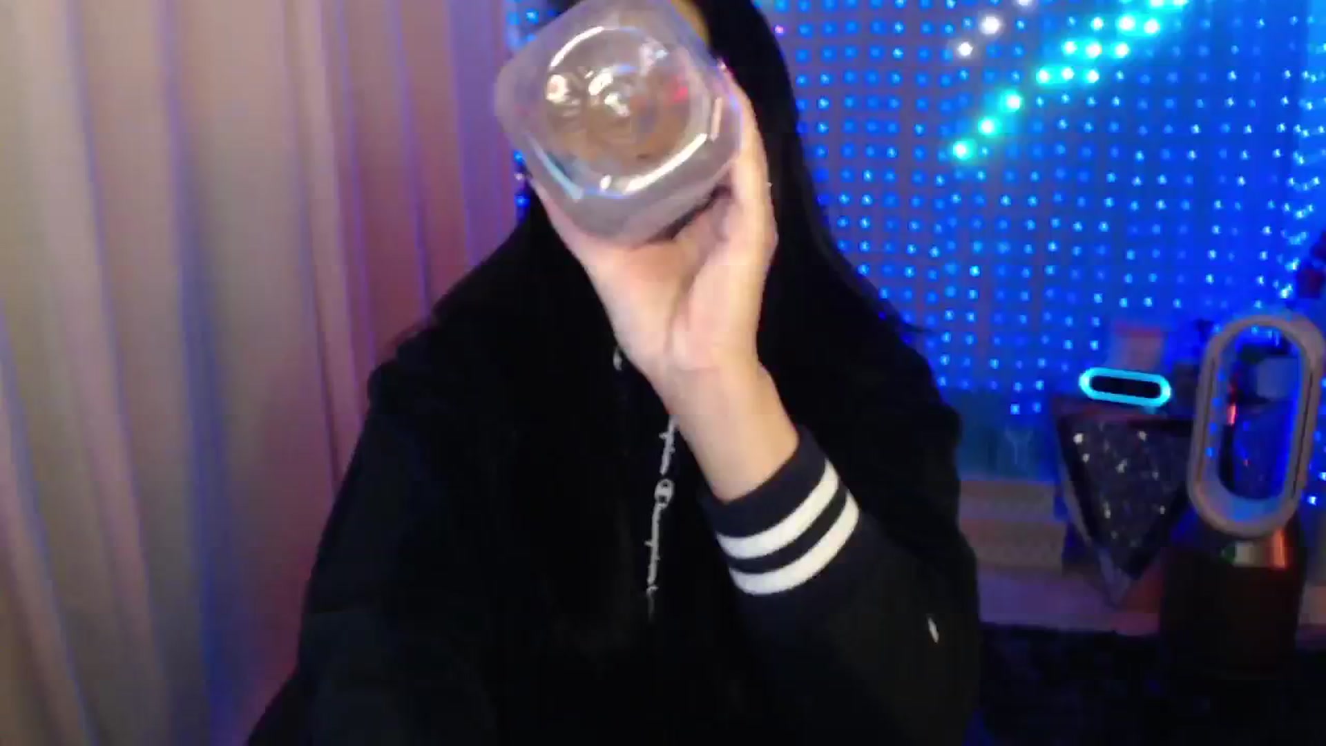 Gallery image thumbnail from SinCityVEE's myfreecams stream on, 05/25/2024, 08:58 image 1 of 20