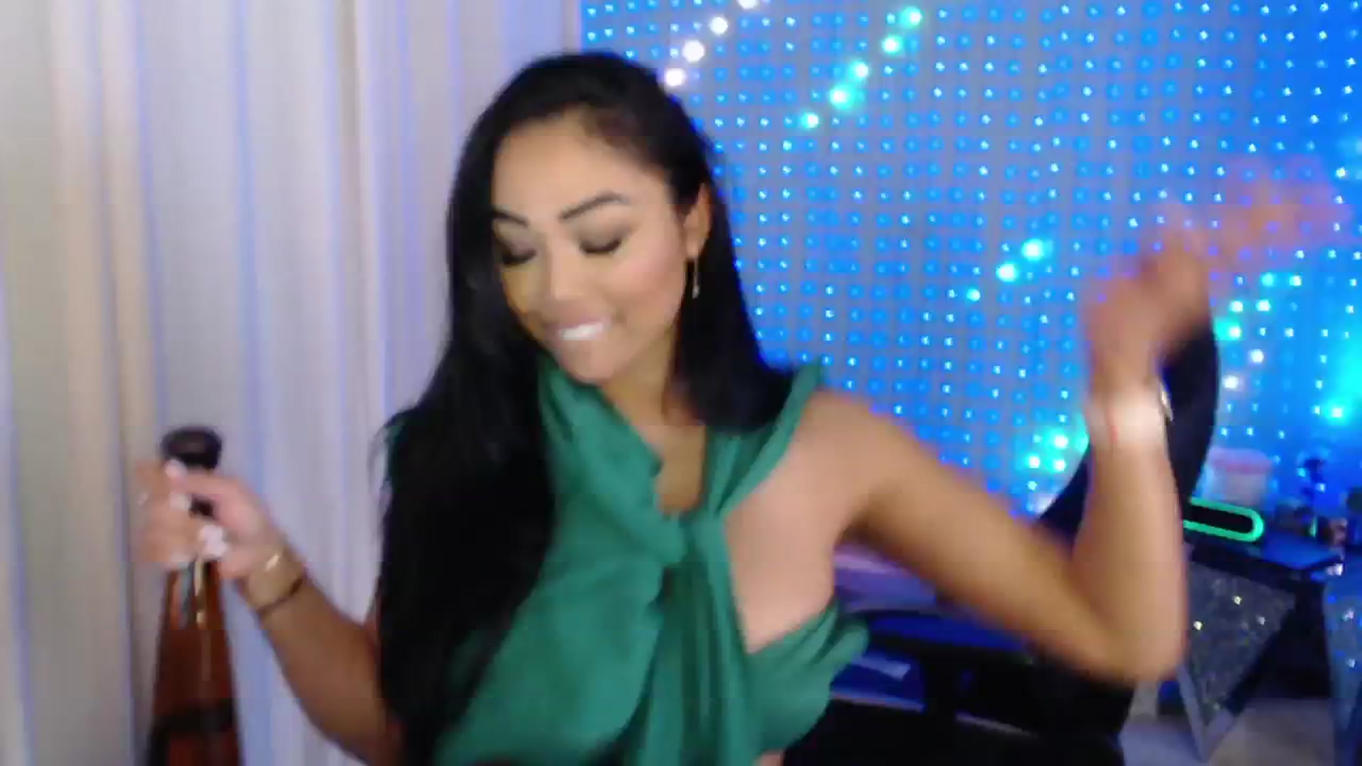 Gallery image thumbnail from SinCityVEE's myfreecams stream on, 06/01/2024, 09:52 image 17 of 20