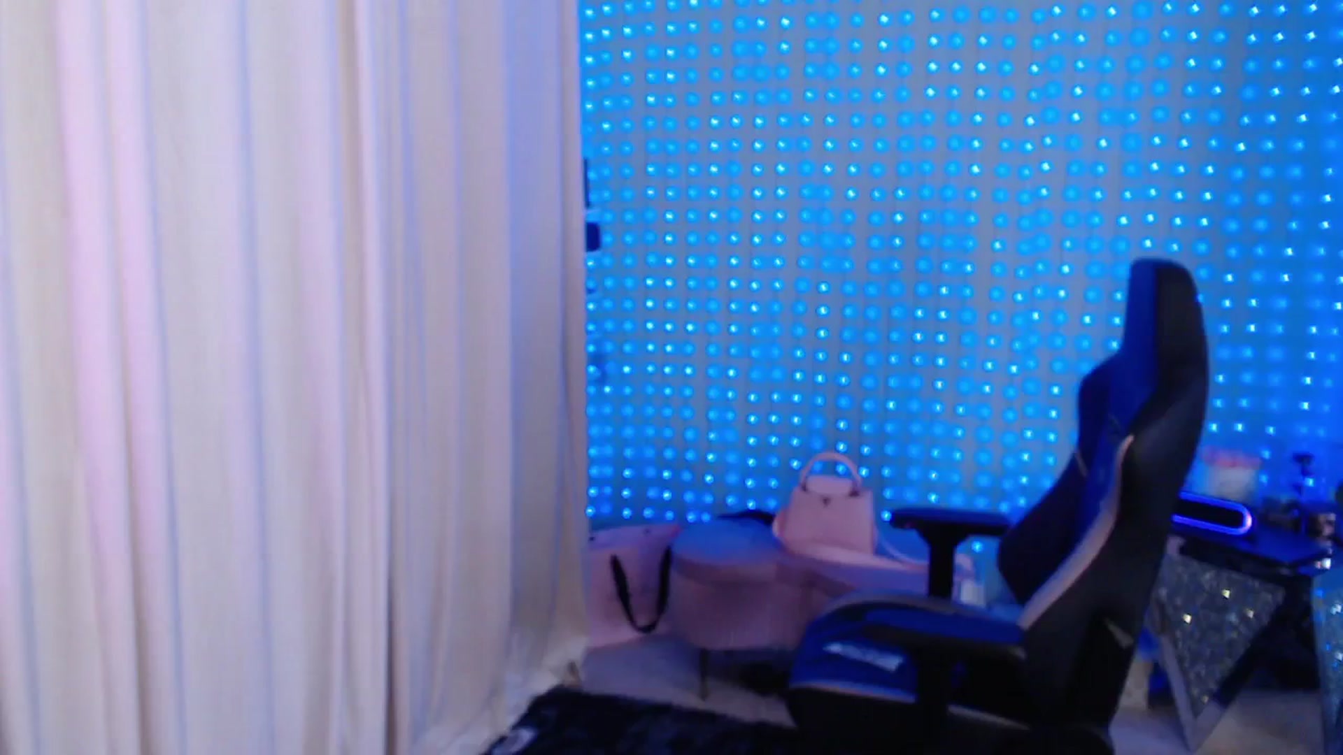 Gallery image thumbnail from SinCityVEE's myfreecams stream on, 06/01/2024, 09:52 image 19 of 20