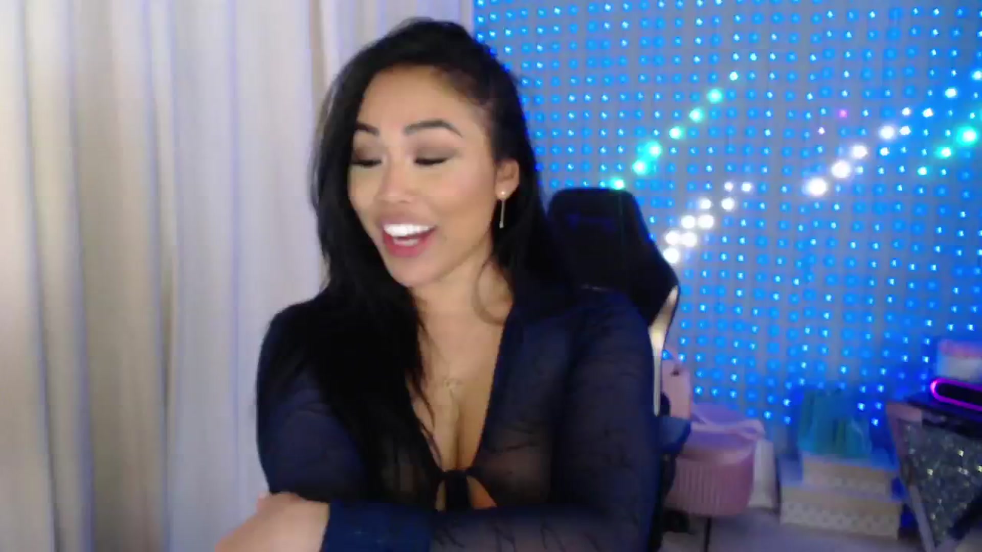 Gallery image thumbnail from SinCityVEE's myfreecams stream on, 06/02/2024, 10:08 image 18 of 20