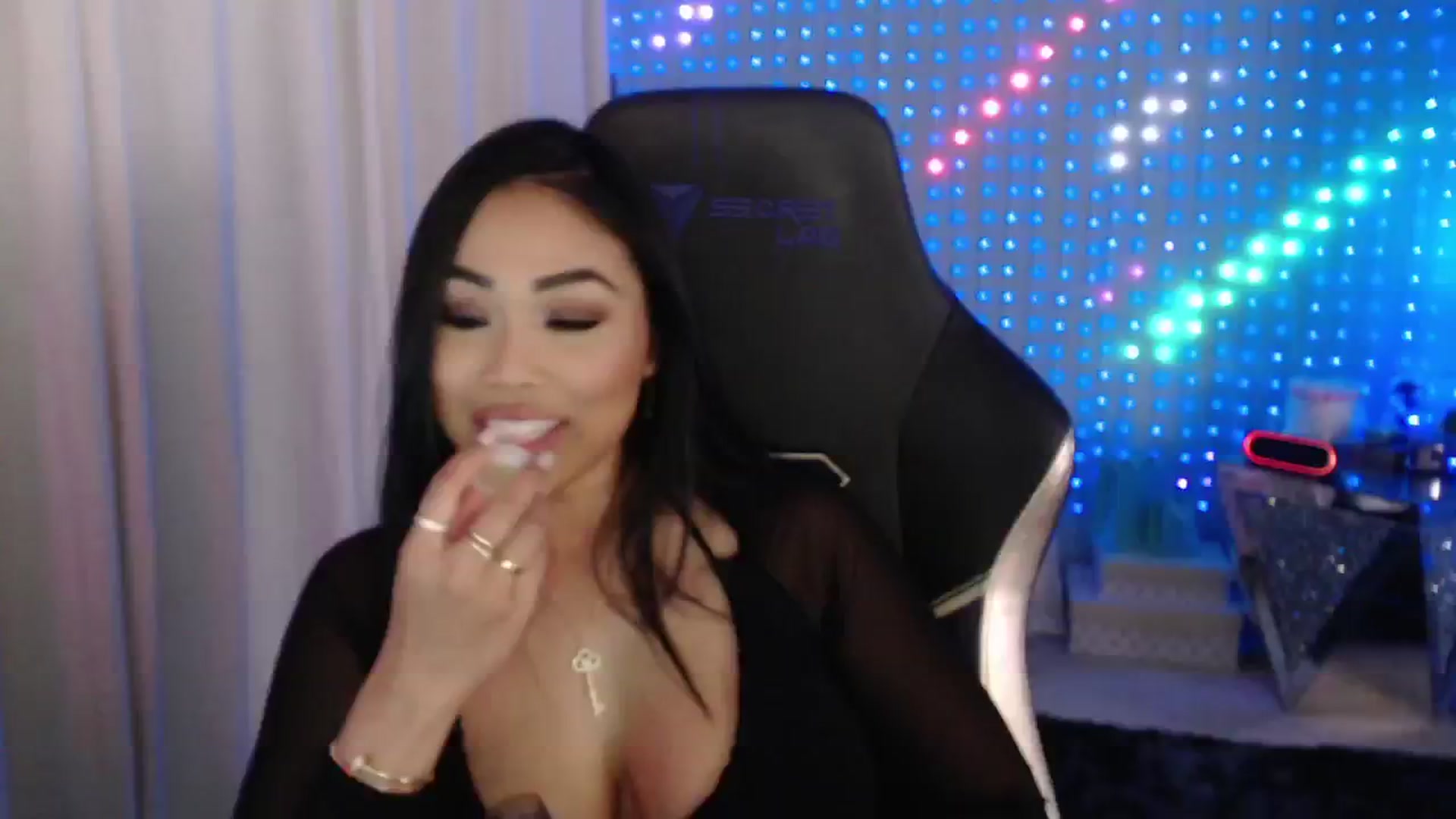 Gallery image thumbnail from SinCityVEE's myfreecams stream on, 06/03/2024, 08:40 image 14 of 20