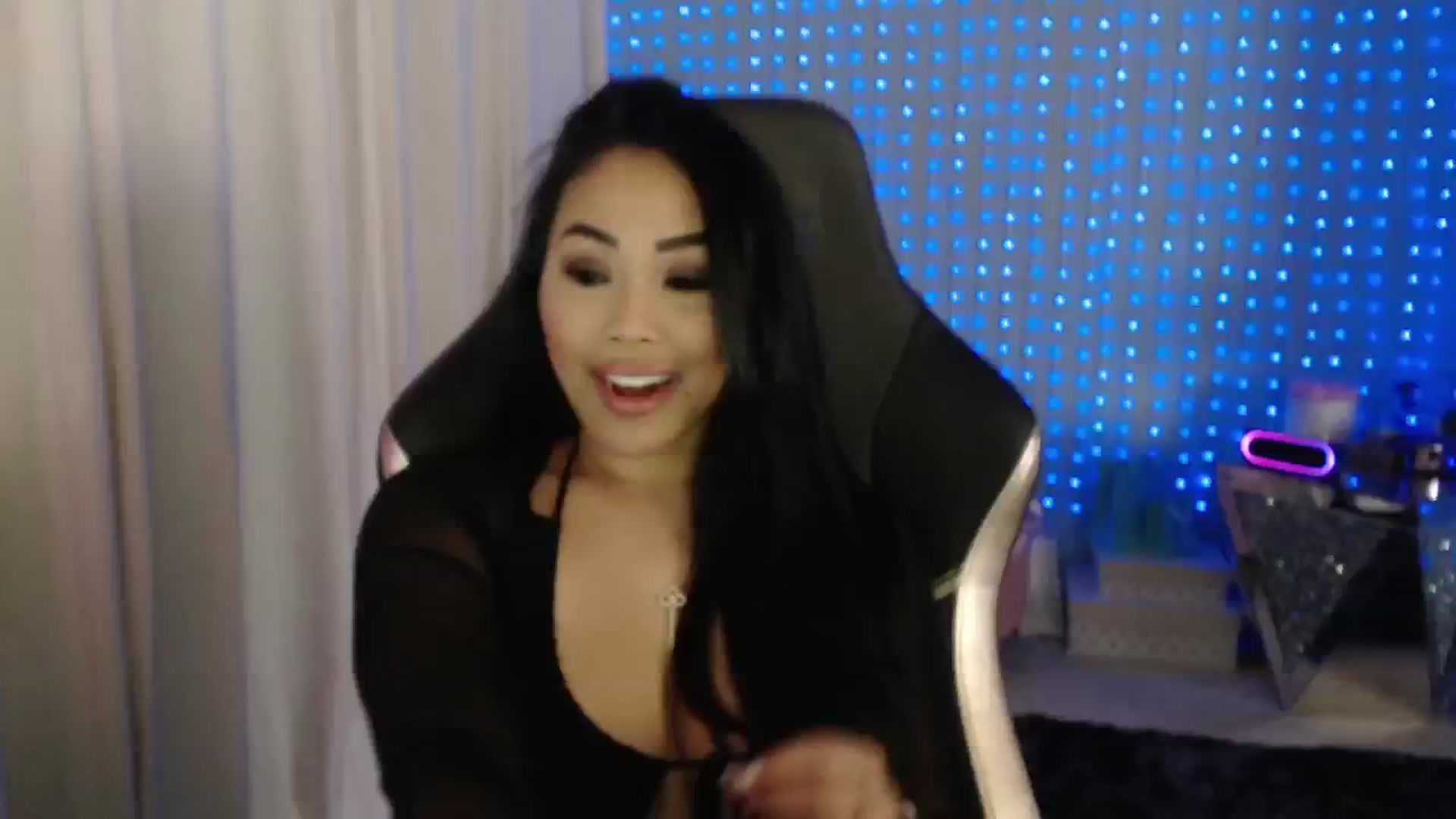 Gallery image thumbnail from SinCityVEE's myfreecams stream on, 06/03/2024, 08:40 image 7 of 20