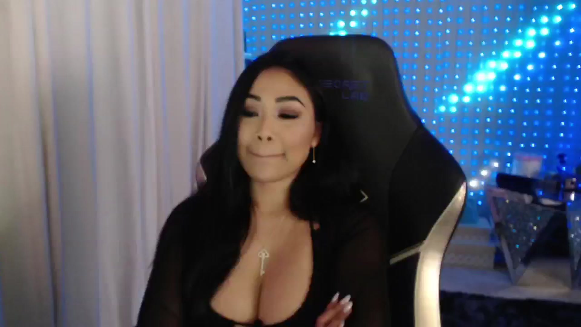 Gallery image thumbnail from SinCityVEE's myfreecams stream on, 06/03/2024, 08:40 image 15 of 20