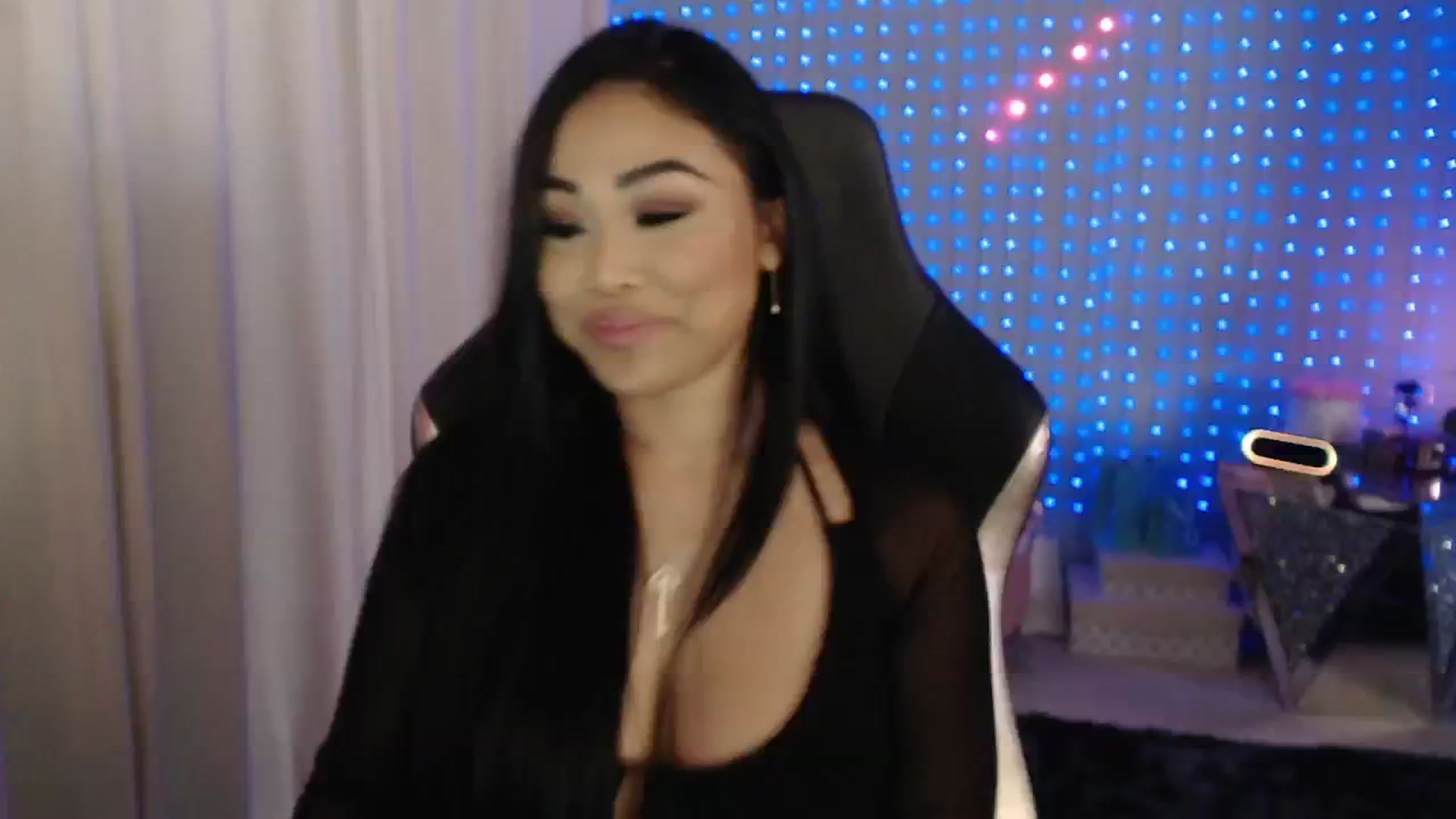 Gallery image thumbnail from SinCityVEE's myfreecams stream on, 06/03/2024, 08:40 image 19 of 20