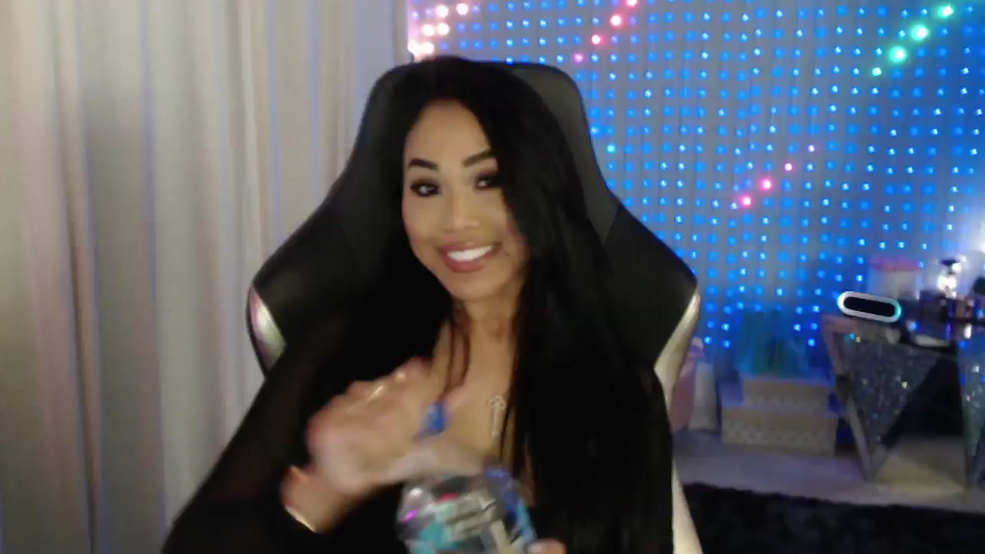 Gallery image thumbnail from SinCityVEE's myfreecams stream on, 06/03/2024, 08:40 image 6 of 20