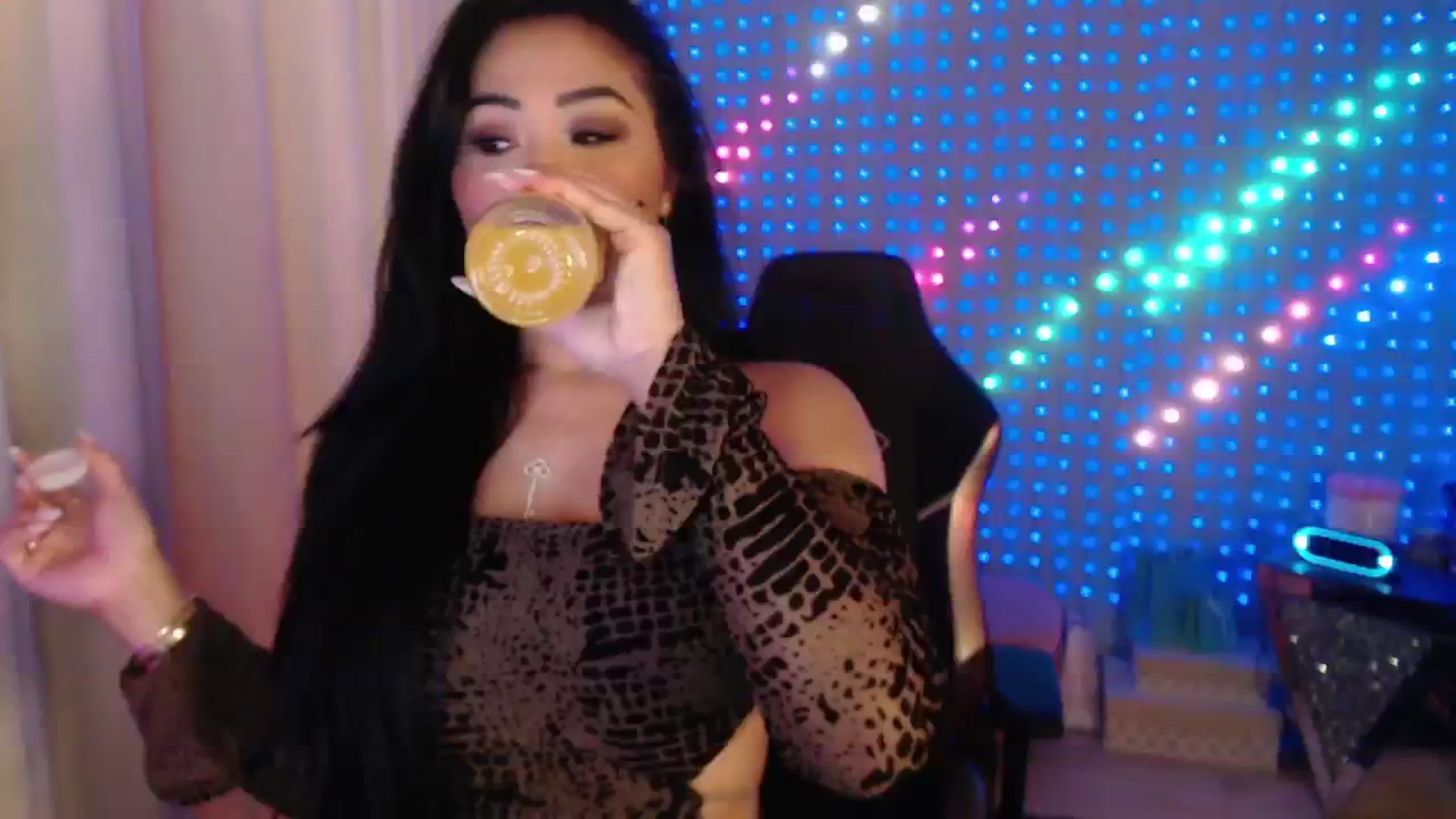 Gallery image thumbnail from SinCityVEE's myfreecams stream on, 06/09/2024, 10:02 image 10 of 20
