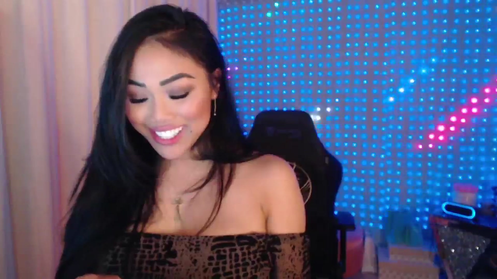 Gallery image thumbnail from SinCityVEE's myfreecams stream on, 06/09/2024, 10:02 image 17 of 20