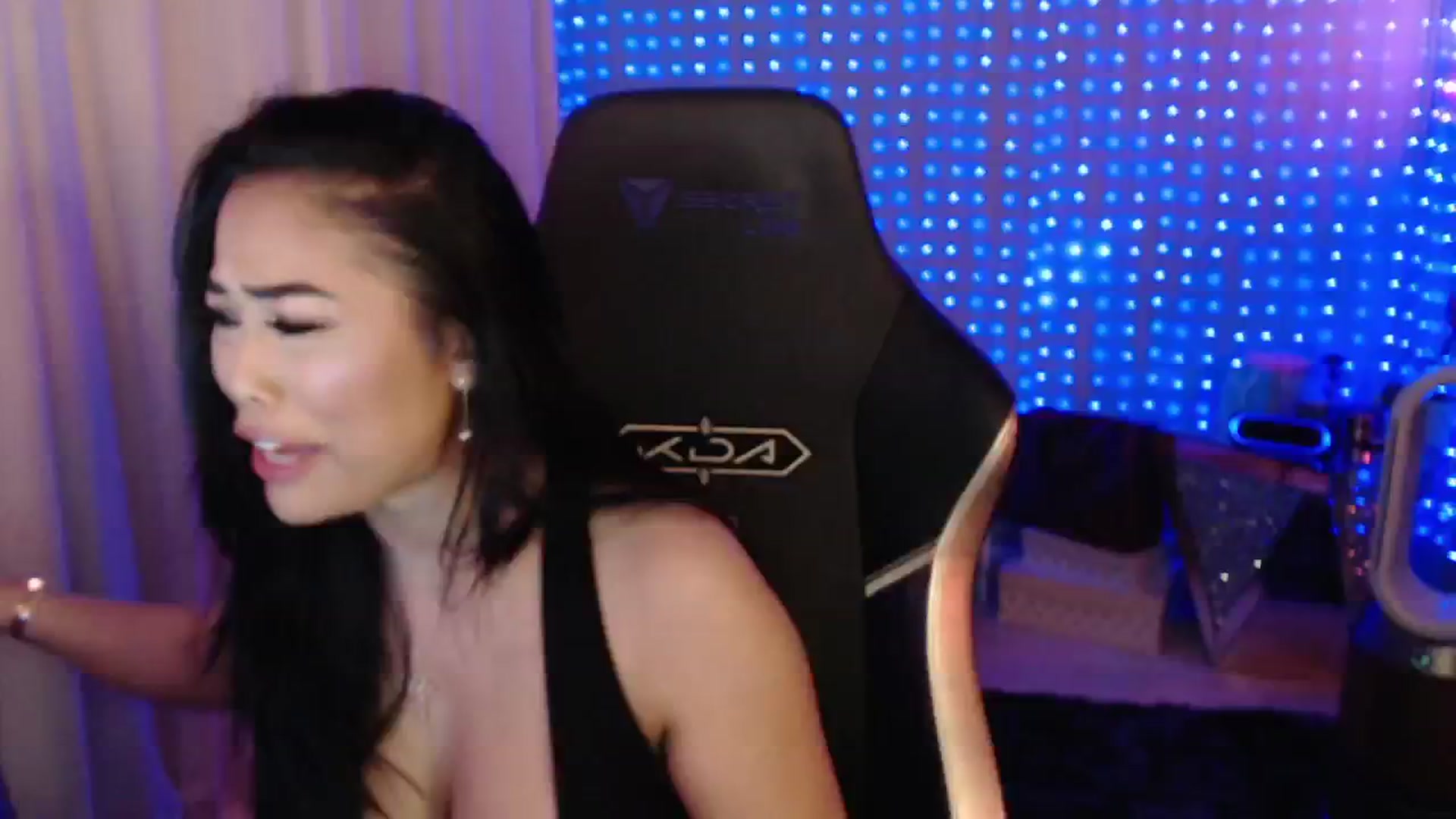 Gallery image thumbnail from SinCityVEE's myfreecams stream on, 06/22/2024, 08:57 image 3 of 20