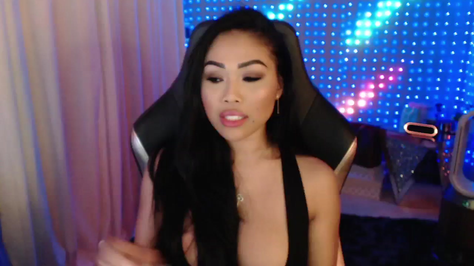 Gallery image thumbnail from SinCityVEE's myfreecams stream on, 06/22/2024, 08:57 image 13 of 20