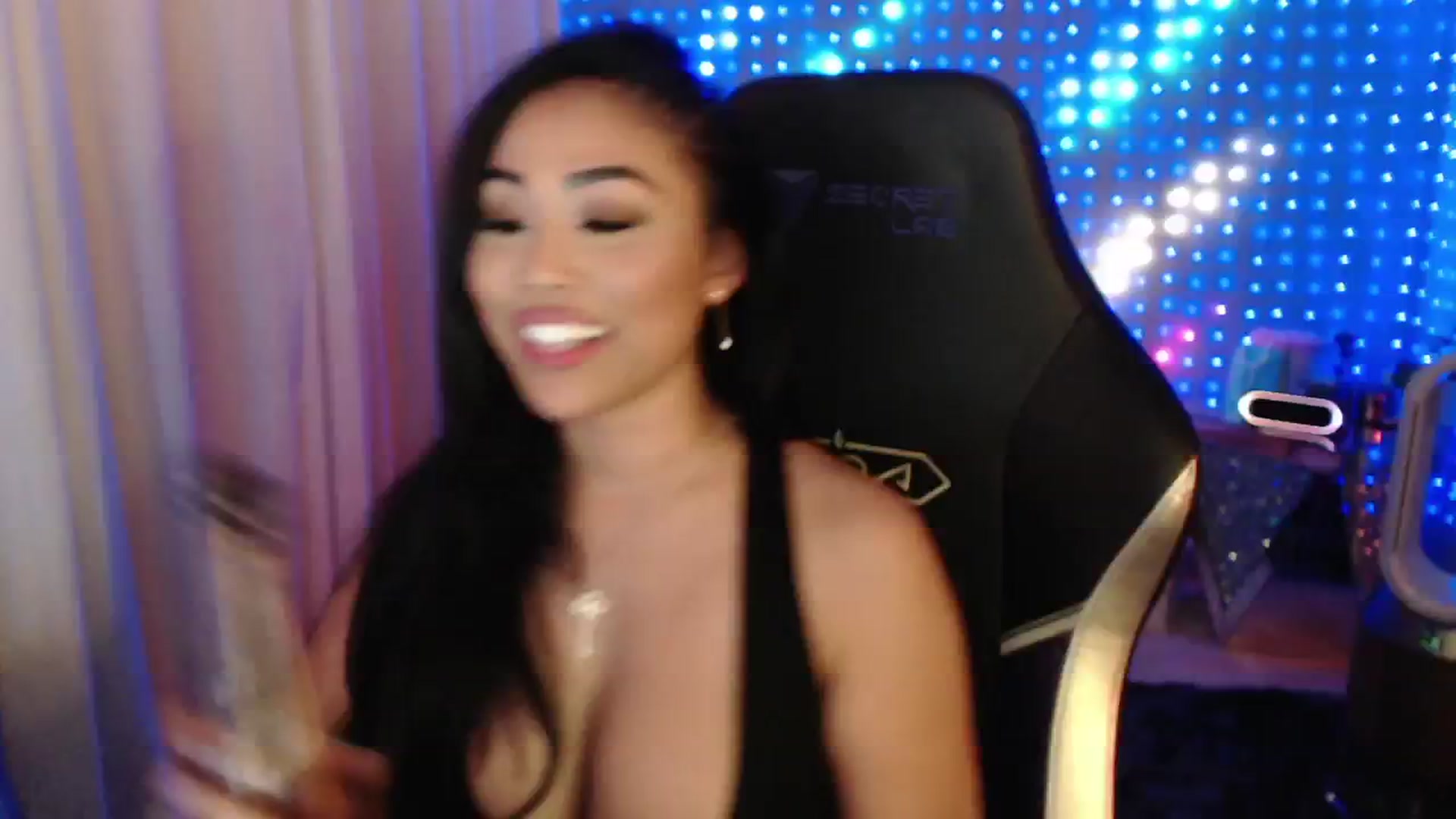 Gallery image thumbnail from SinCityVEE's myfreecams stream on, 06/22/2024, 08:57 image 14 of 20