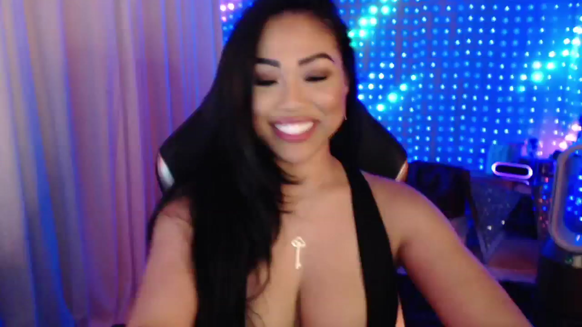 Gallery image thumbnail from SinCityVEE's myfreecams stream on, 06/22/2024, 08:57 image 4 of 20