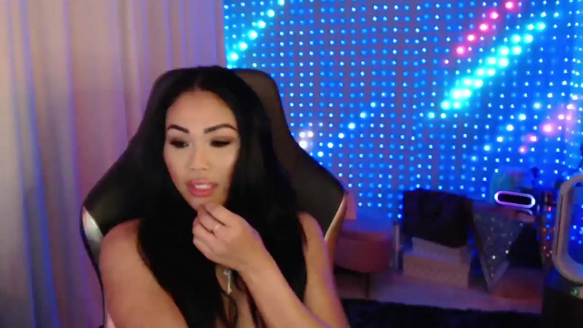 Gallery image thumbnail from SinCityVEE's myfreecams stream on, 06/22/2024, 08:57 image 10 of 20