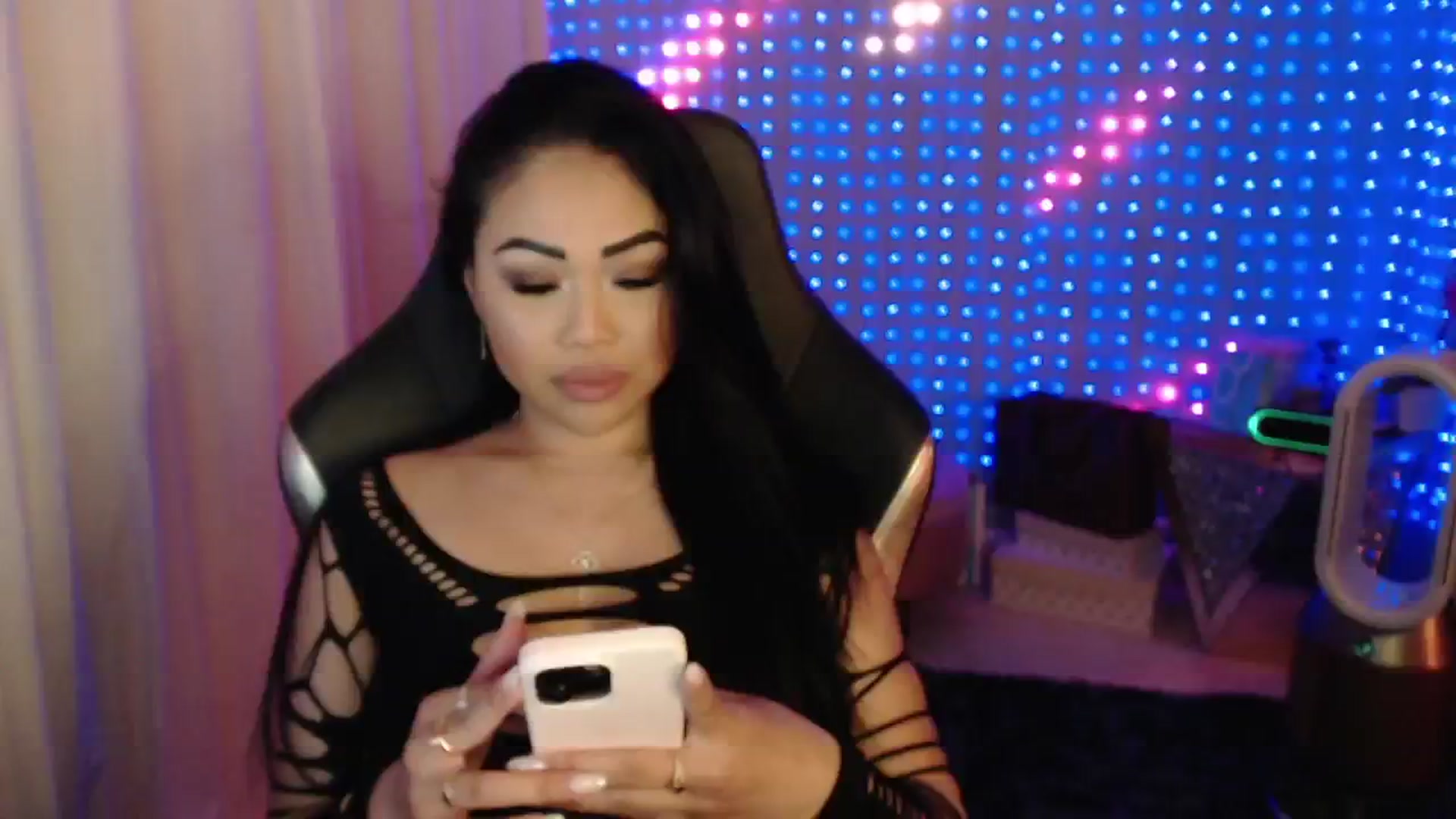 Gallery image thumbnail from SinCityVEE's myfreecams stream on, 06/23/2024, 09:03 image 3 of 20