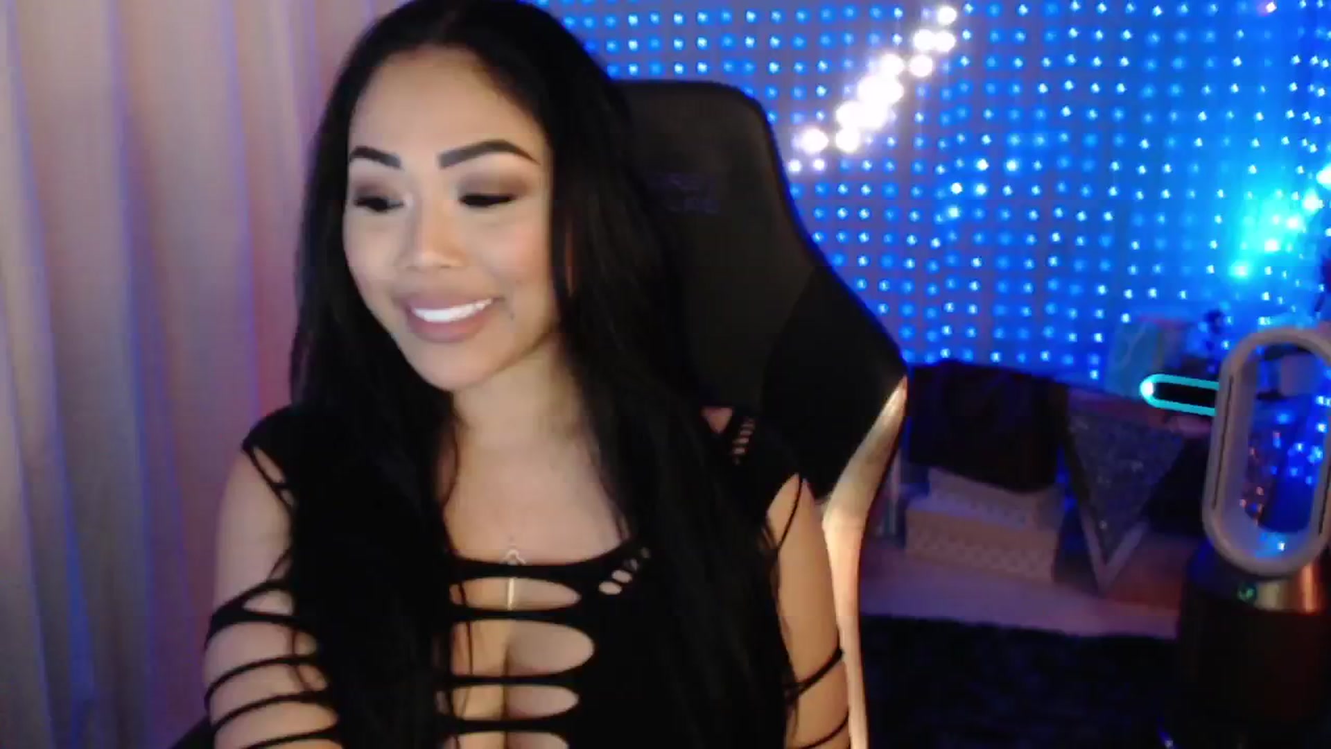 Gallery image thumbnail from SinCityVEE's myfreecams stream on, 06/23/2024, 09:03 image 1 of 20