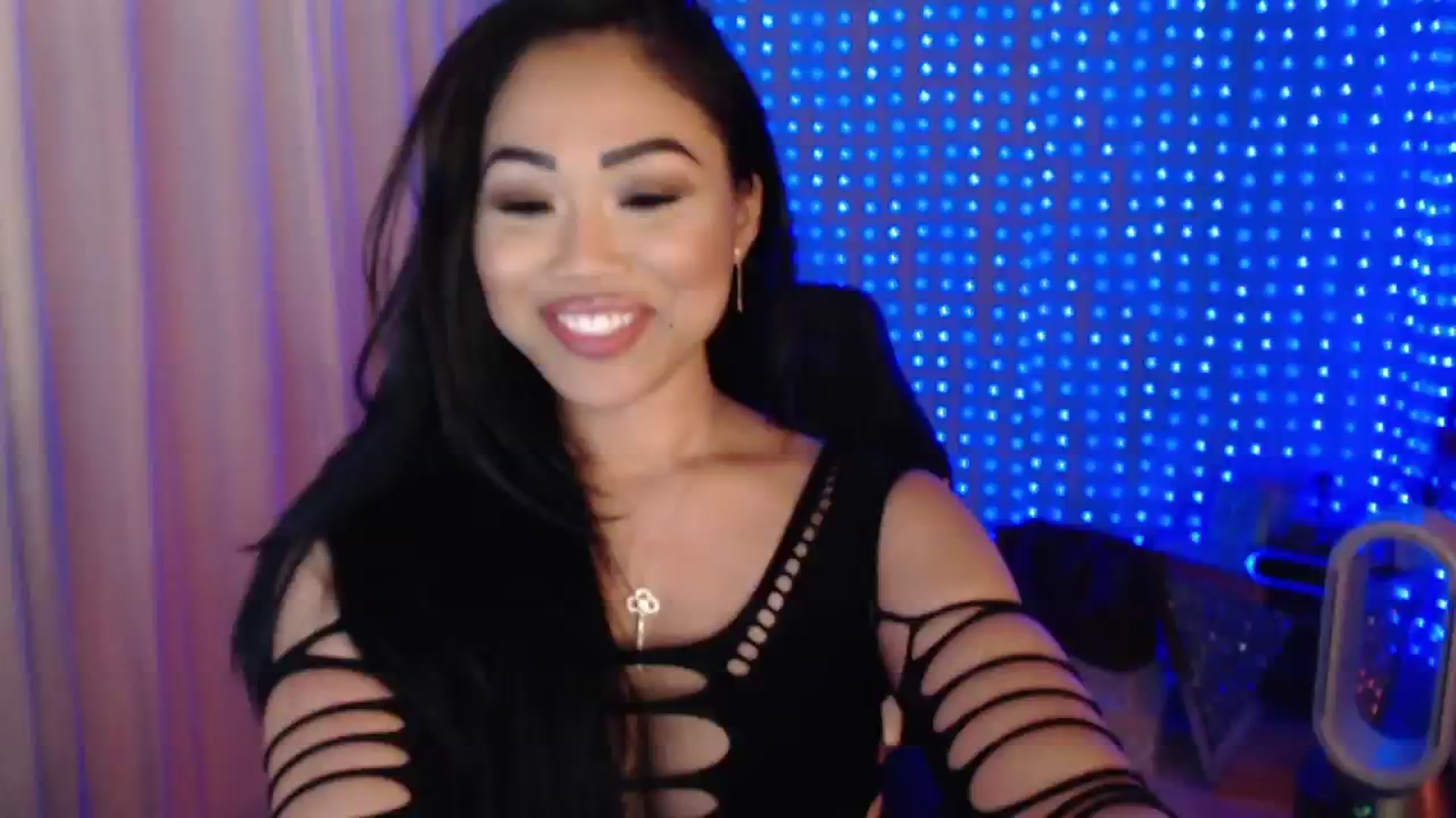Gallery image thumbnail from SinCityVEE's myfreecams stream on, 06/23/2024, 09:03 image 7 of 20