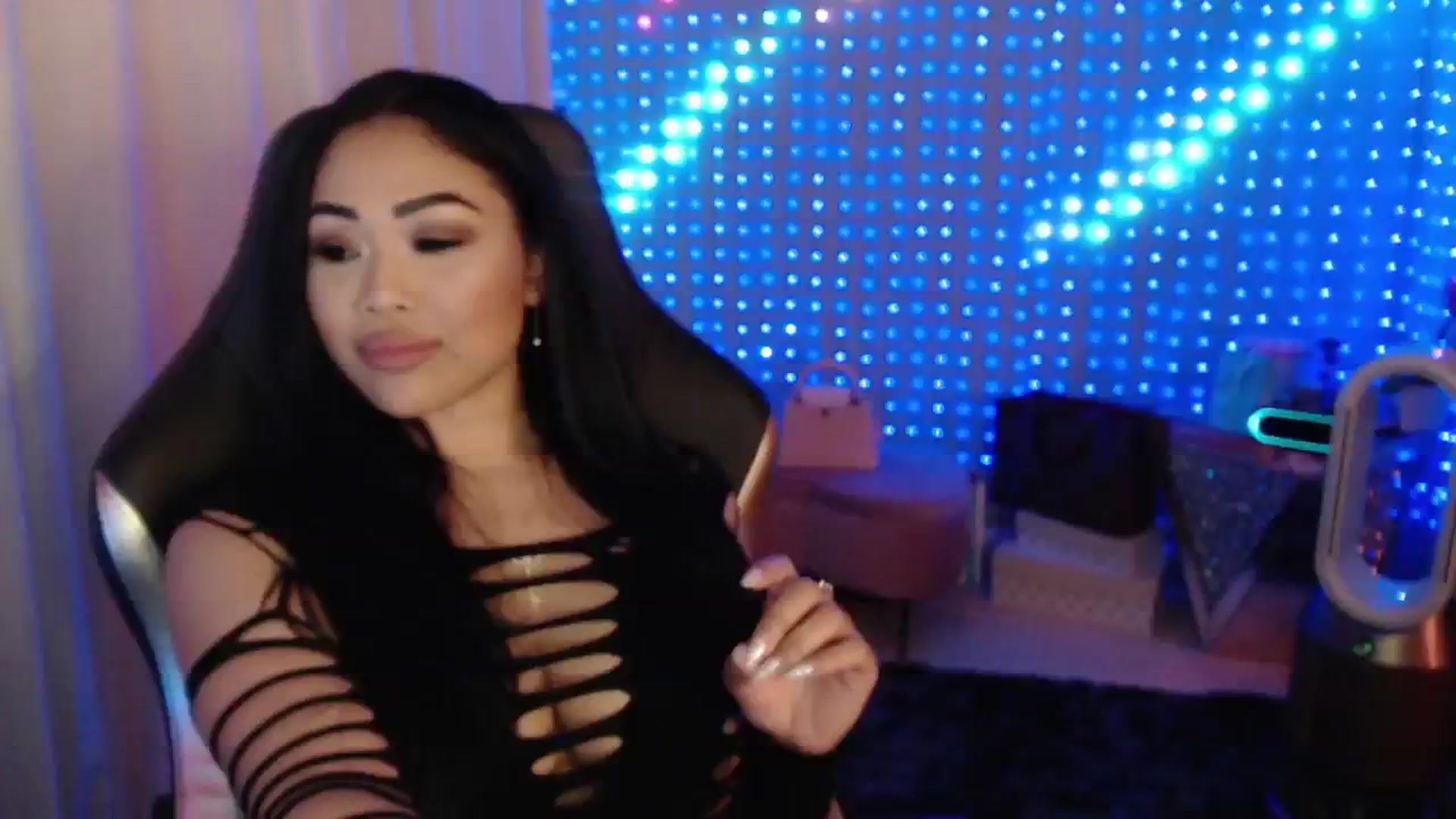 Gallery image thumbnail from SinCityVEE's myfreecams stream on, 06/23/2024, 09:03 image 2 of 20