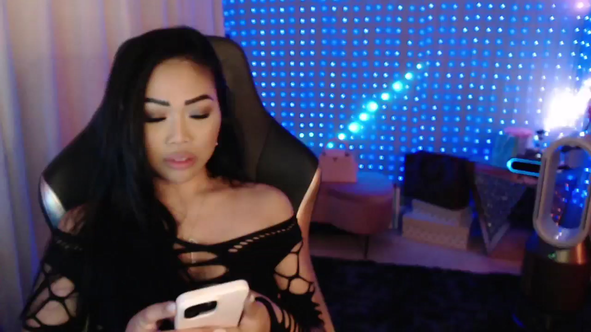 Gallery image thumbnail from SinCityVEE's myfreecams stream on, 06/23/2024, 09:03 image 17 of 20