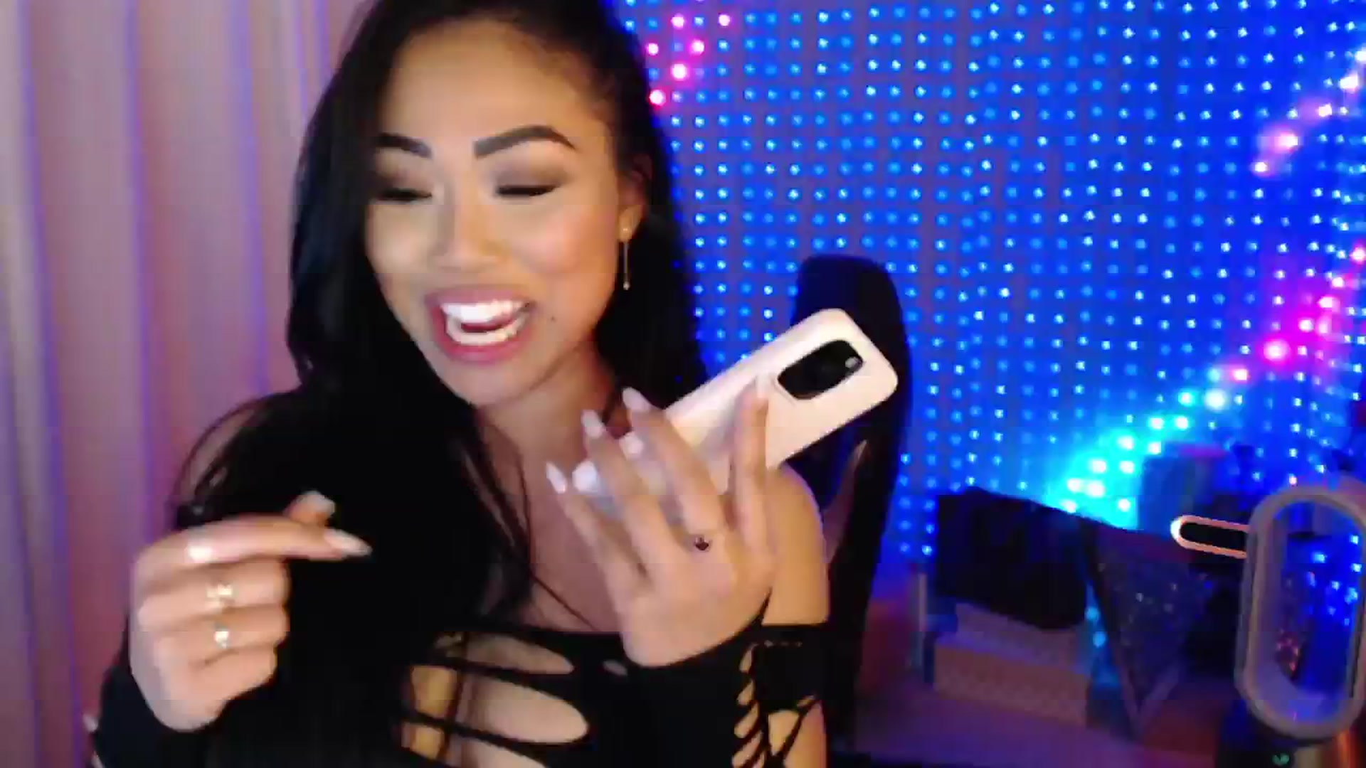 Gallery image thumbnail from SinCityVEE's myfreecams stream on, 06/23/2024, 09:03 image 16 of 20