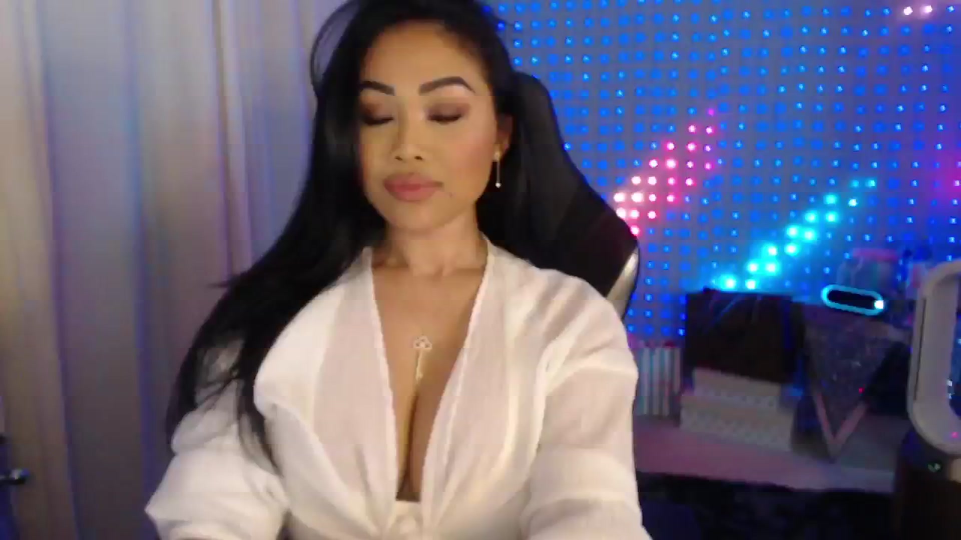 Gallery image thumbnail from SinCityVEE's myfreecams stream on, 06/27/2024, 07:44 image 7 of 20