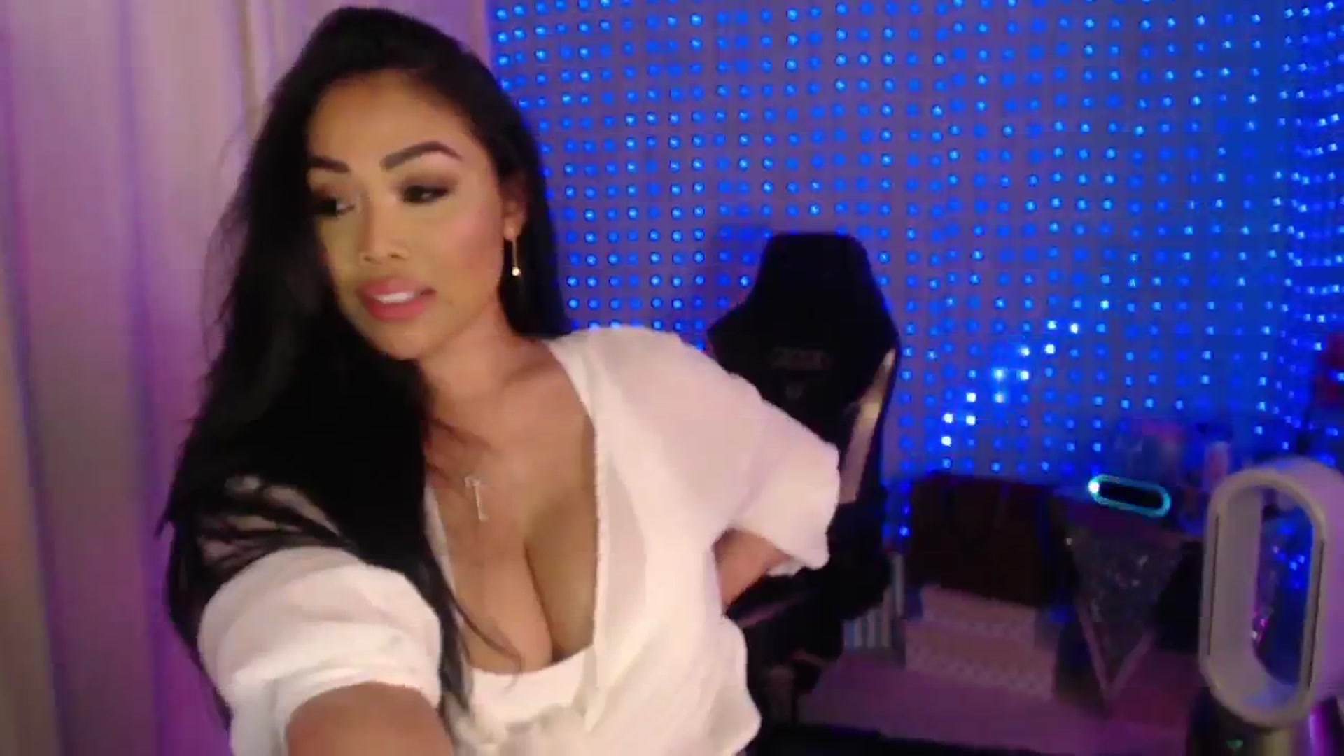 Gallery image thumbnail from SinCityVEE's myfreecams stream on, 06/27/2024, 07:44 image 13 of 20