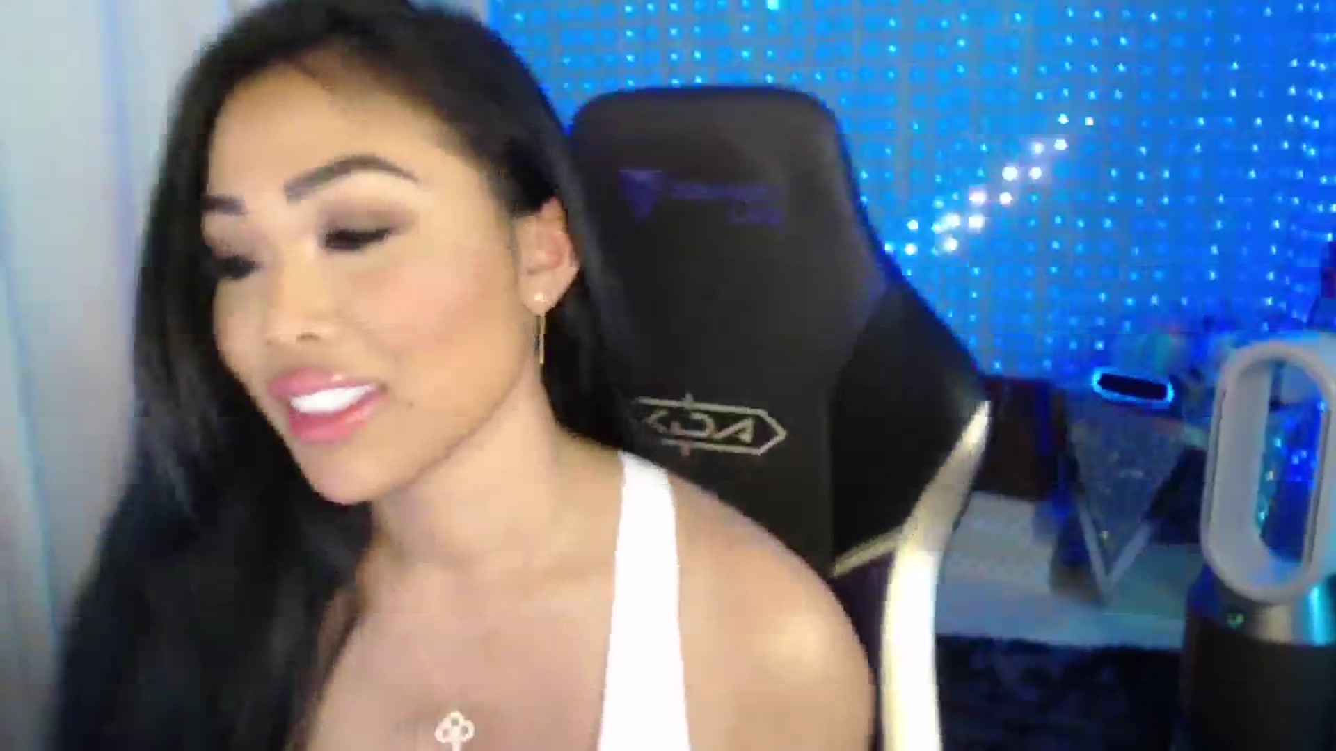 Gallery image thumbnail from SinCityVEE's myfreecams stream on, 06/27/2024, 07:44 image 16 of 20
