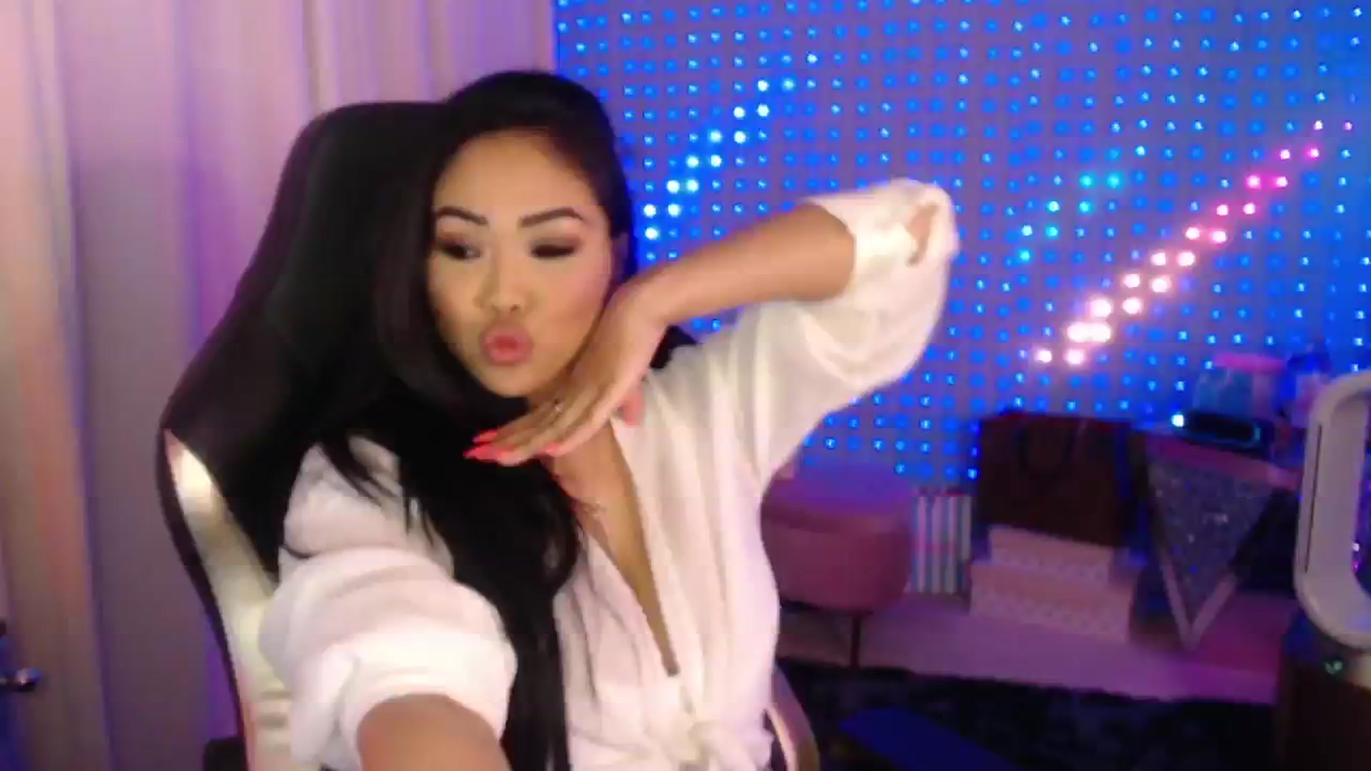 Gallery image thumbnail from SinCityVEE's myfreecams stream on, 06/27/2024, 07:44 image 6 of 20
