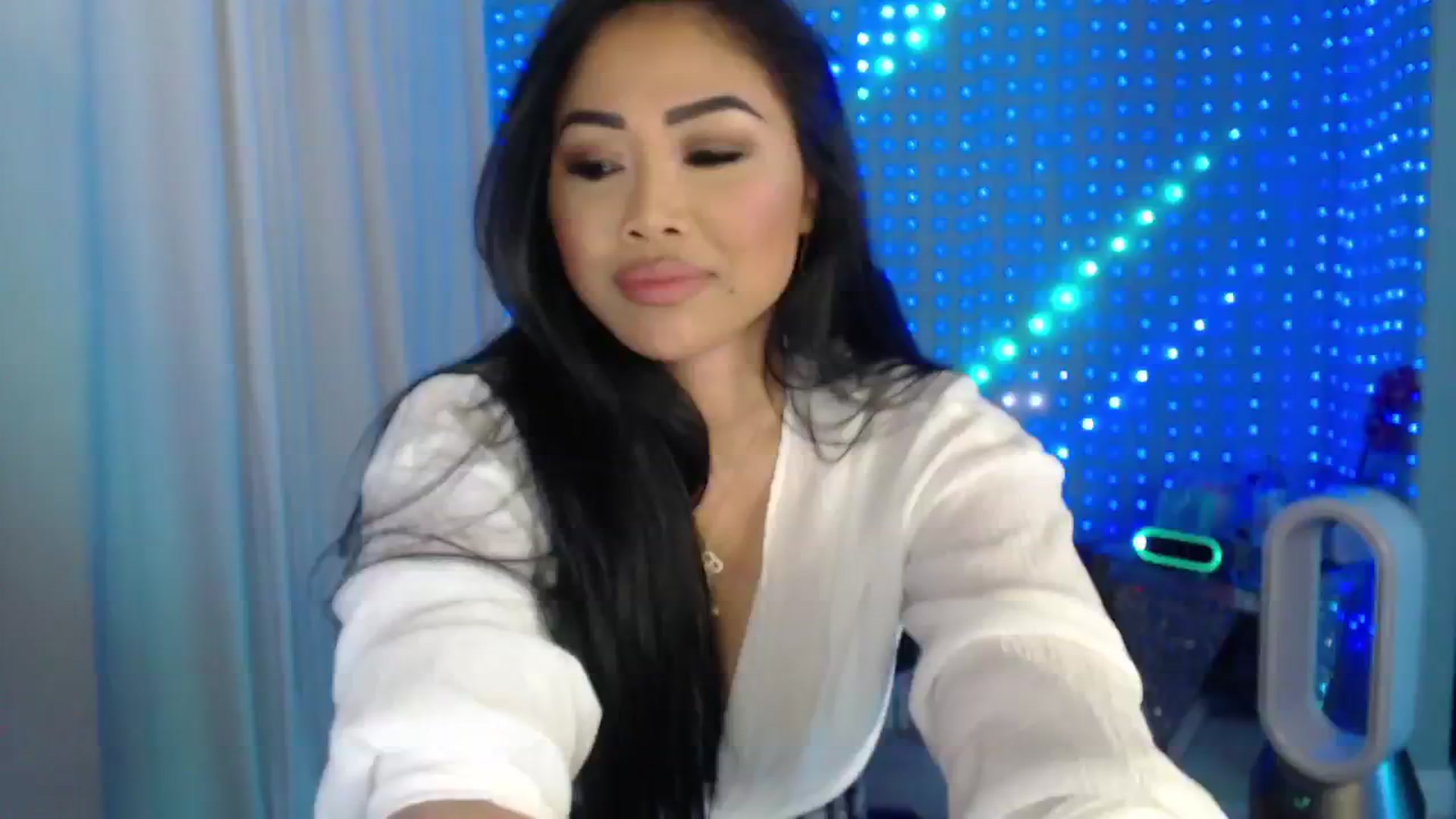 Gallery image thumbnail from SinCityVEE's myfreecams stream on, 06/27/2024, 07:44 image 8 of 20