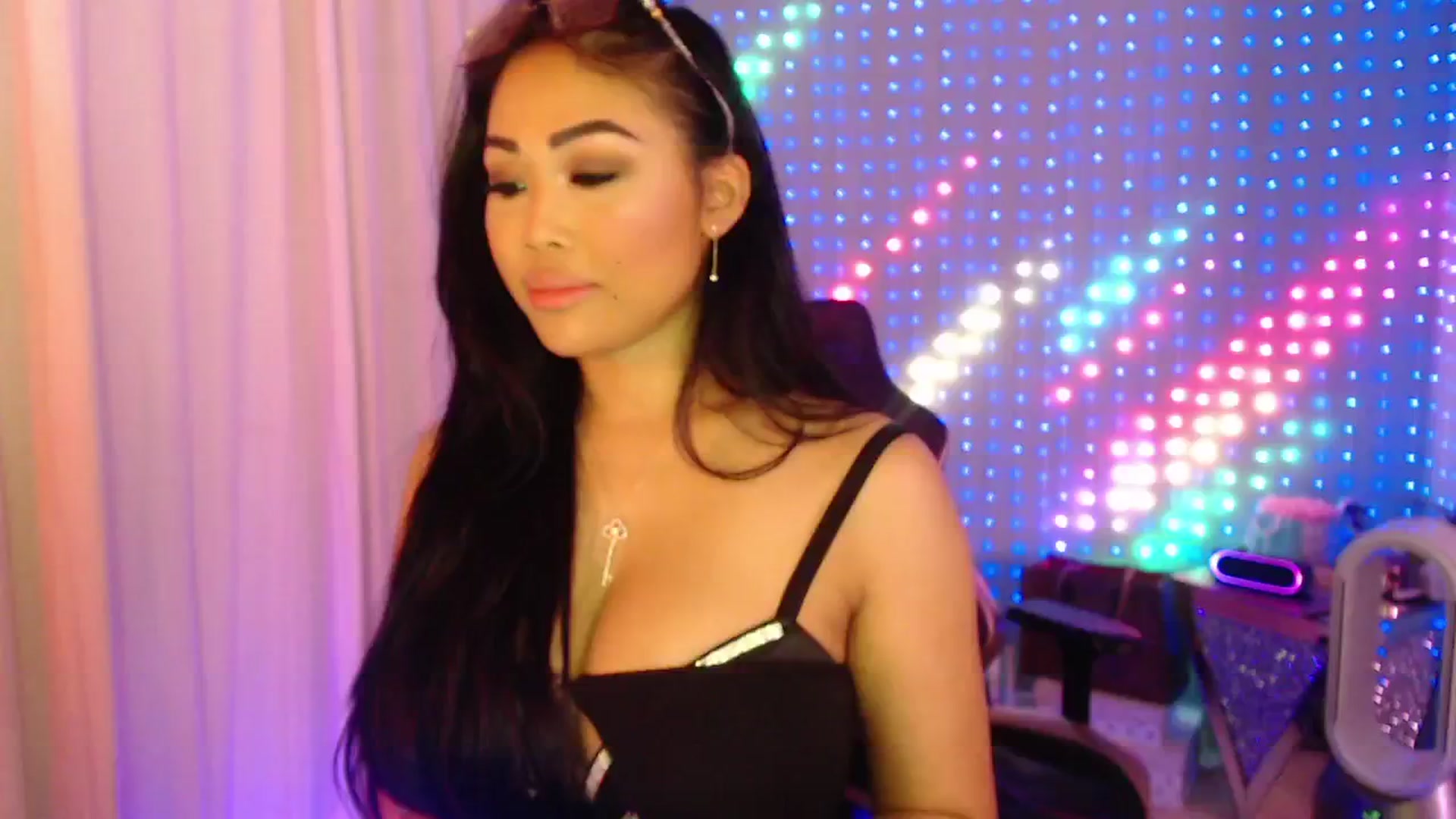 Gallery image thumbnail from SinCityVEE's myfreecams stream on, 06/29/2024, 11:14 image 7 of 20