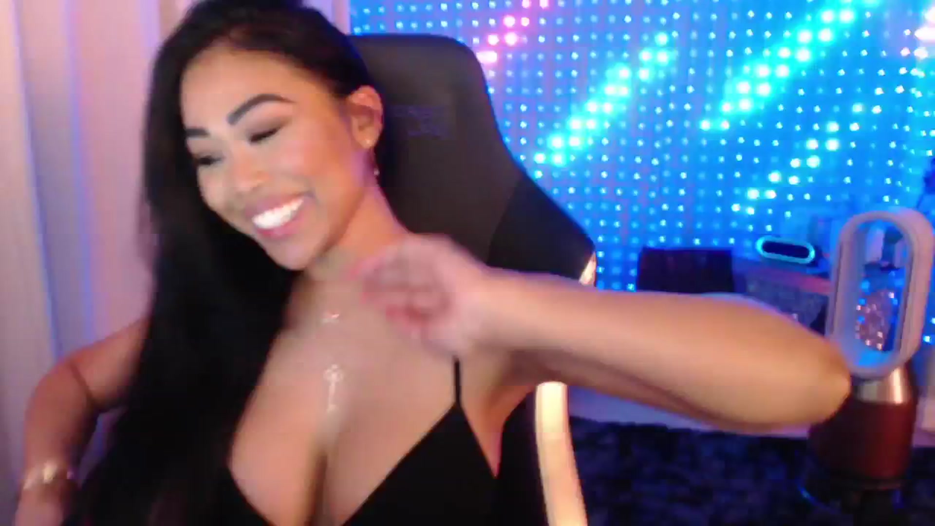 Gallery image thumbnail from SinCityVEE's myfreecams stream on, 06/30/2024, 09:05 image 18 of 20