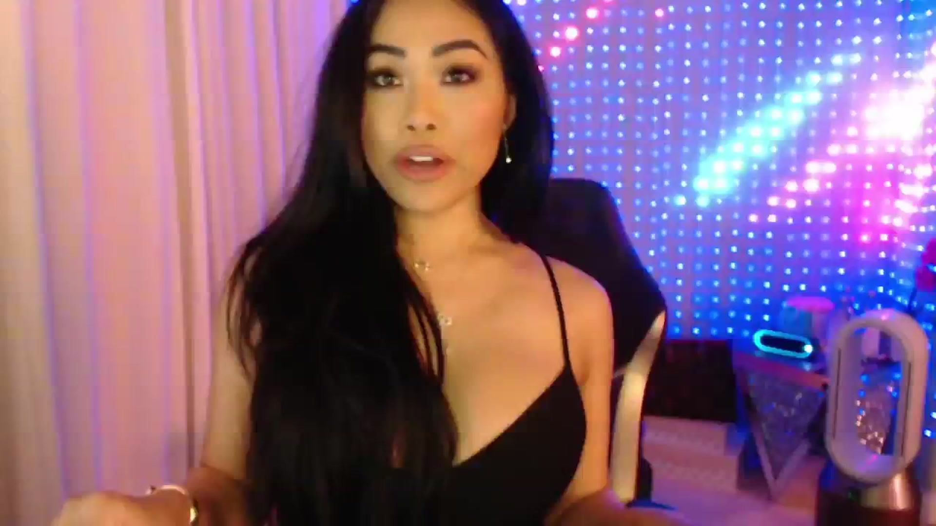 Gallery image thumbnail from SinCityVEE's myfreecams stream on, 06/30/2024, 09:05 image 11 of 20