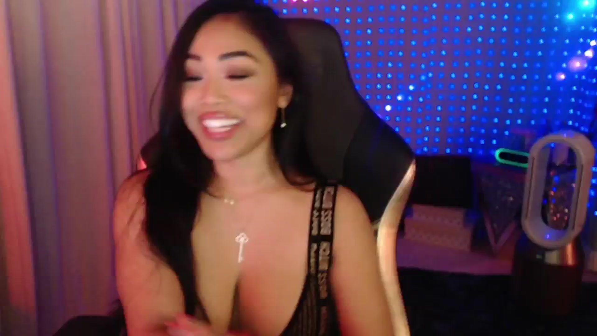 Gallery image thumbnail from SinCityVEE's myfreecams stream on, 07/01/2024, 05:27 image 14 of 20