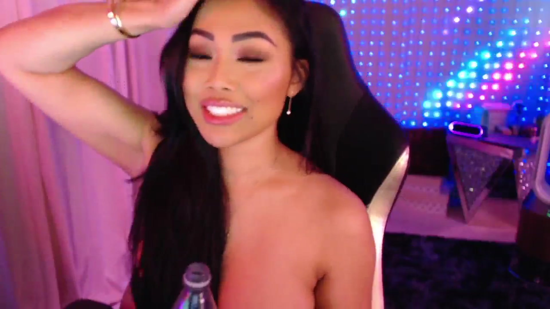 Gallery image thumbnail from SinCityVEE's myfreecams stream on, 07/06/2024, 09:28 image 10 of 20