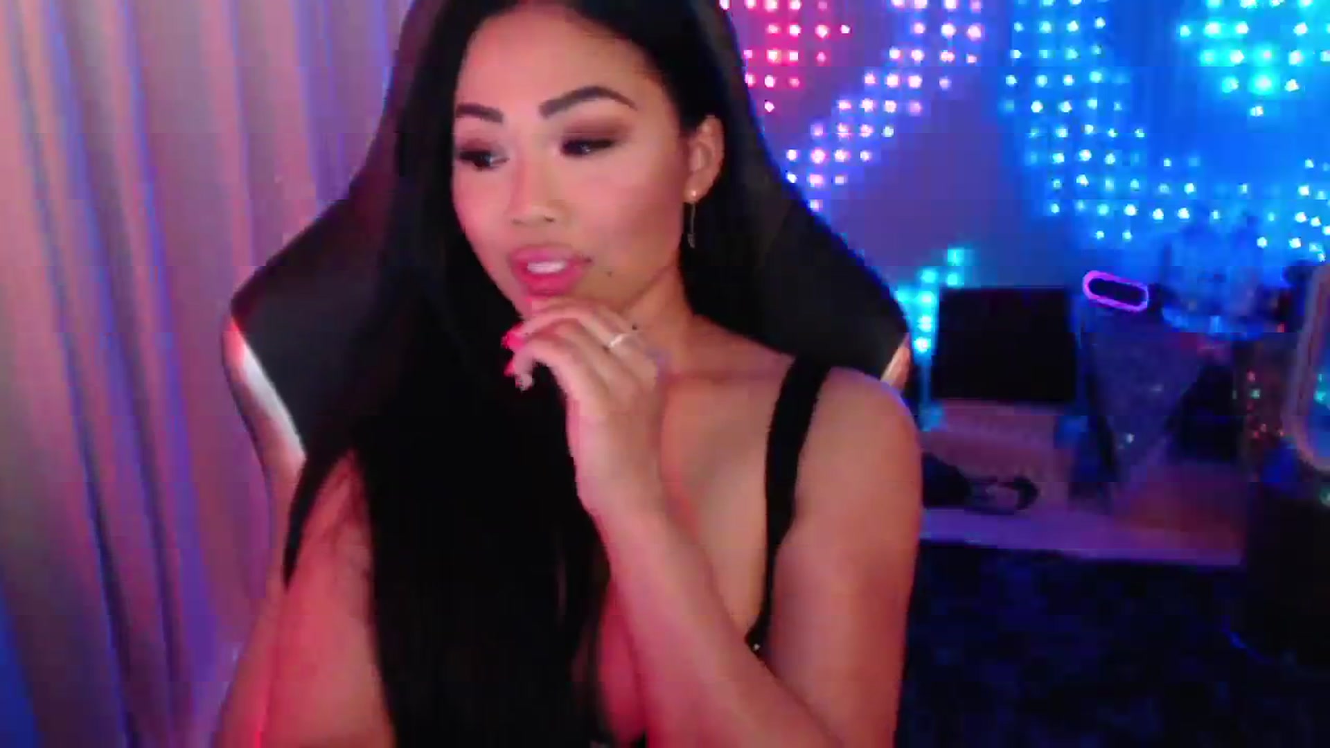 Gallery image thumbnail from SinCityVEE's myfreecams stream on, 07/07/2024, 09:17 image 18 of 20