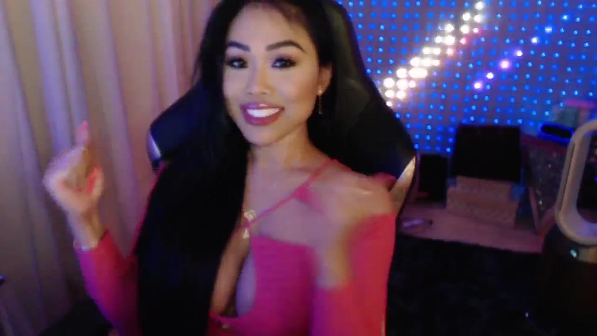Gallery image thumbnail from SinCityVEE's myfreecams stream on, 07/13/2024, 10:17 image 16 of 20