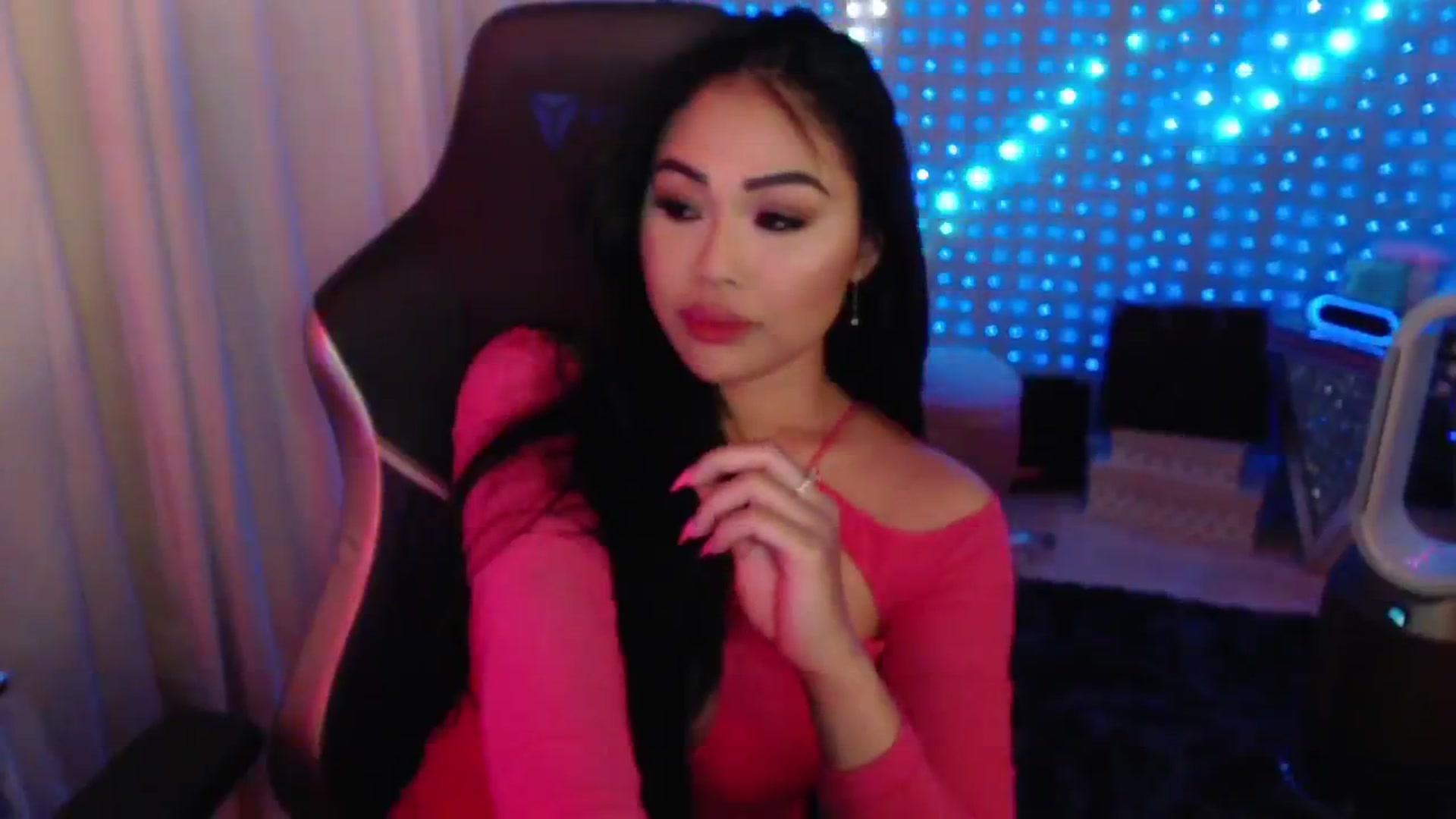 Gallery image thumbnail from SinCityVEE's myfreecams stream on, 07/13/2024, 10:17 image 15 of 20