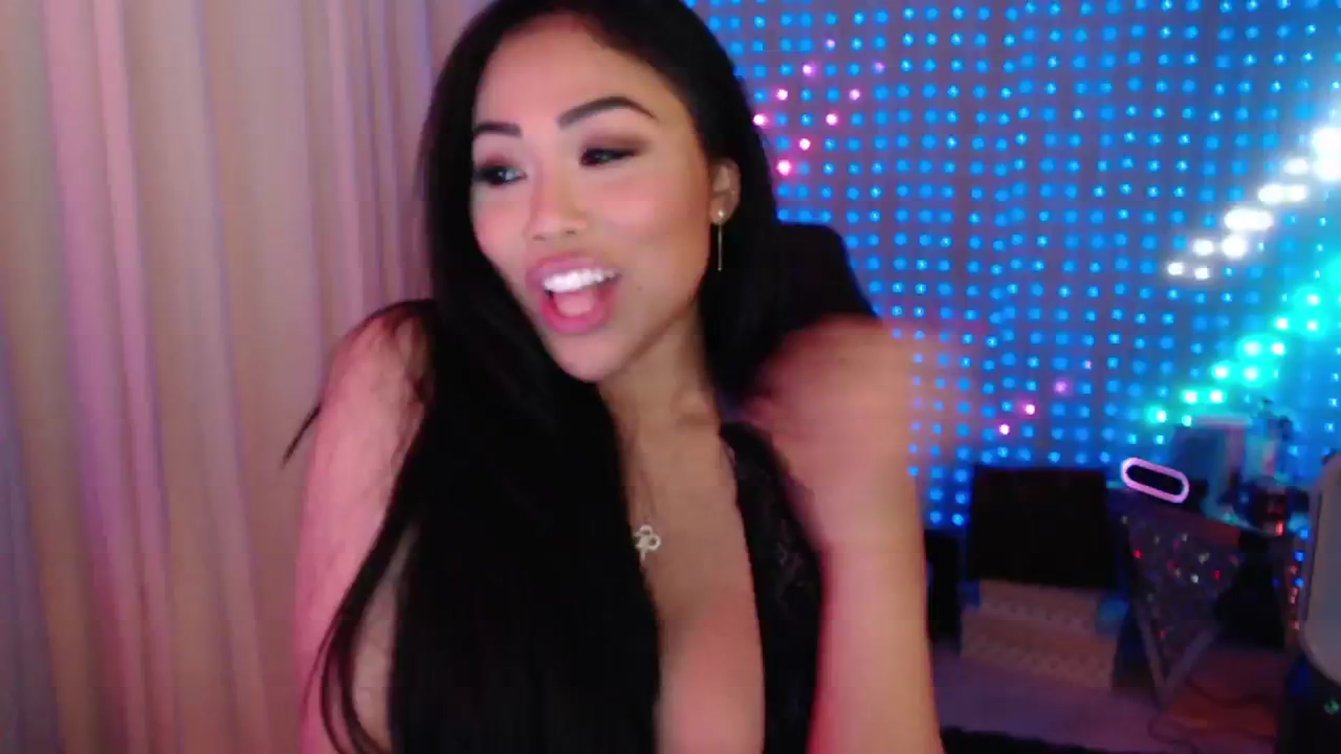Gallery image thumbnail from SinCityVEE's myfreecams stream on, 07/14/2024, 10:46 image 14 of 20