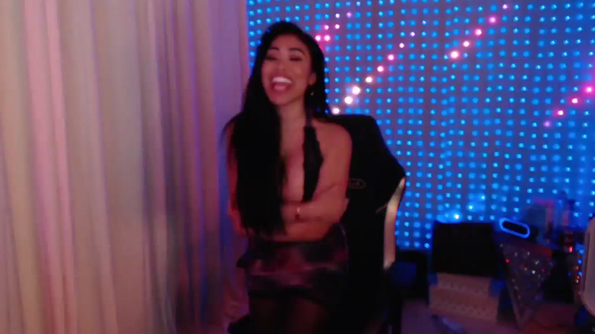Gallery image thumbnail from SinCityVEE's myfreecams stream on, 07/14/2024, 10:46 image 15 of 20