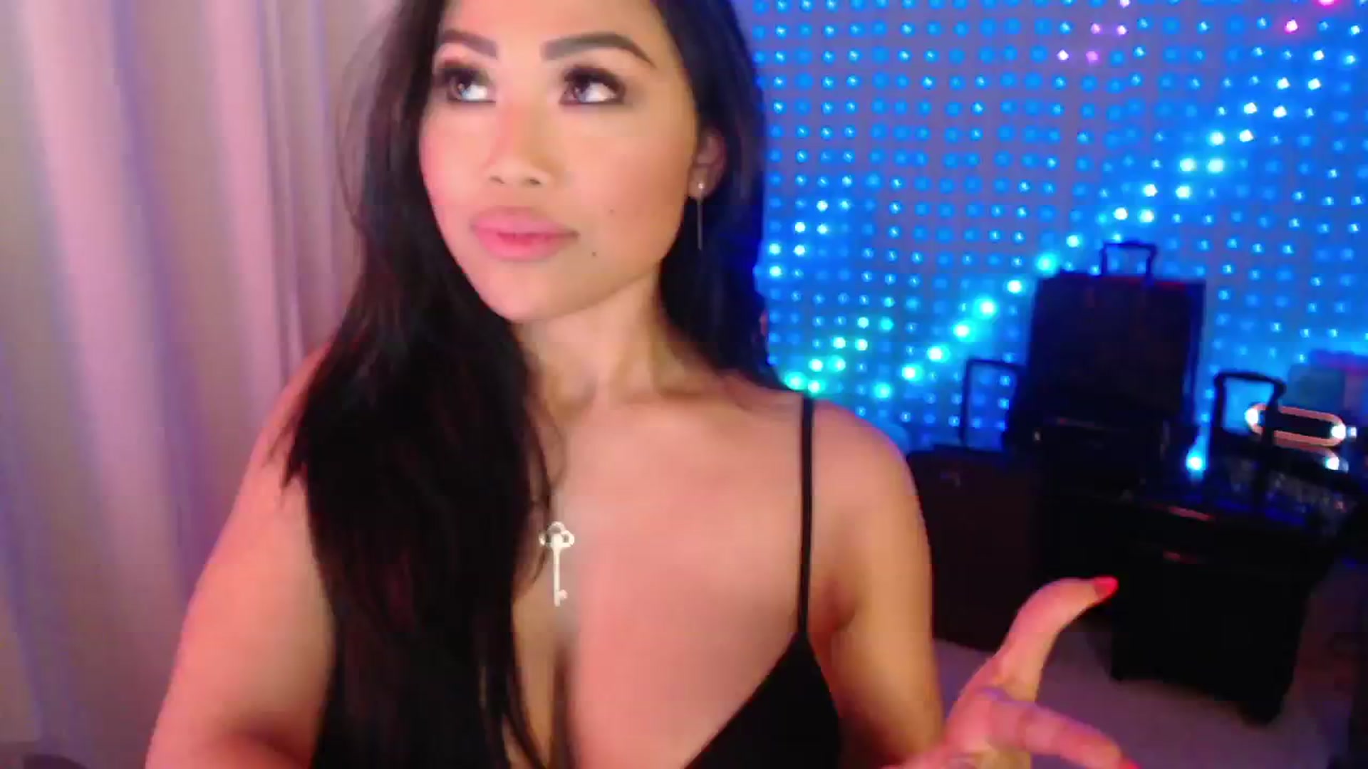 Gallery image thumbnail from SinCityVEE's myfreecams stream on, 07/19/2024, 10:50 image 9 of 20