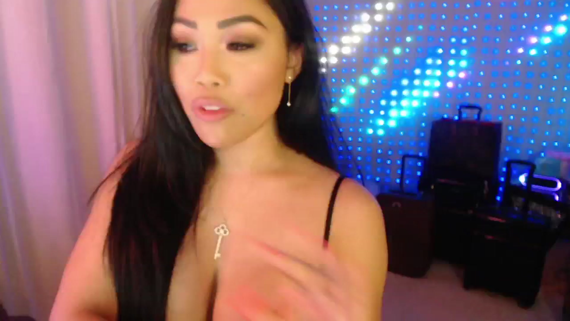 Gallery image thumbnail from SinCityVEE's myfreecams stream on, 07/19/2024, 10:50 image 7 of 20