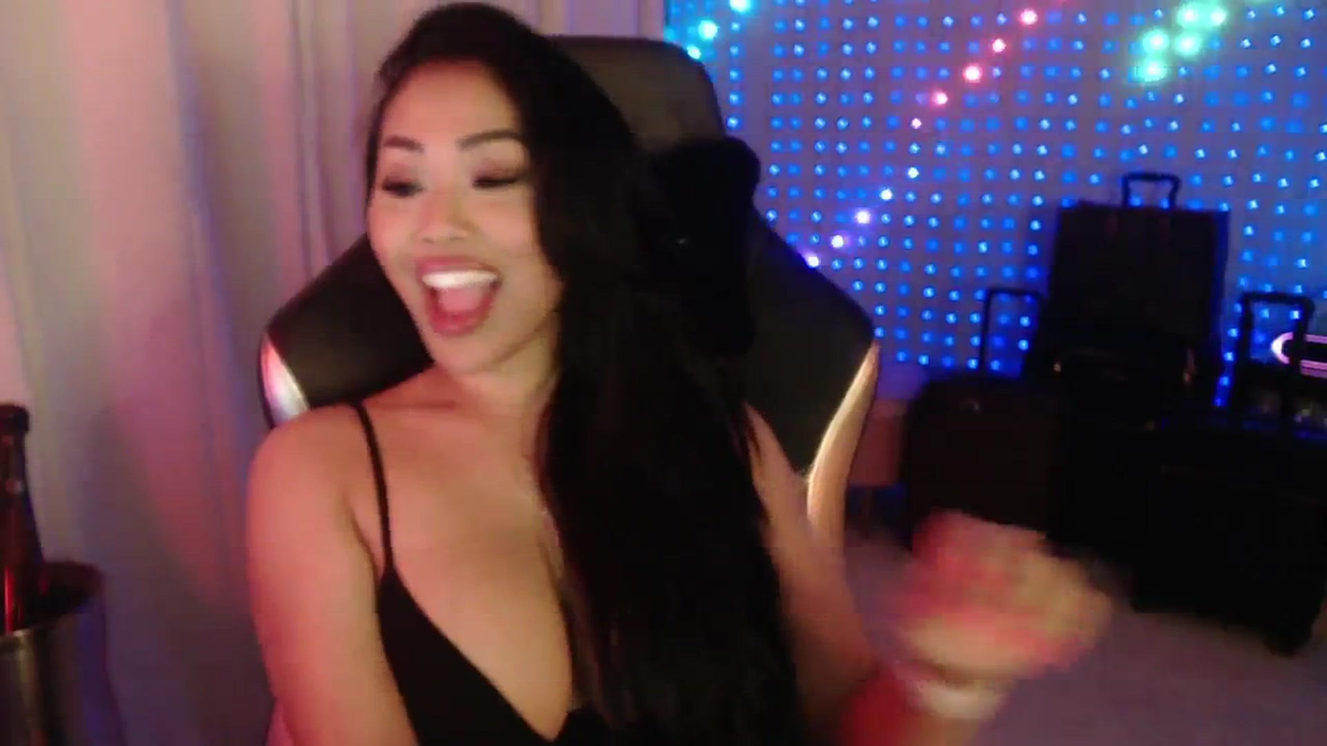 Gallery image thumbnail from SinCityVEE's myfreecams stream on, 07/19/2024, 10:50 image 20 of 20