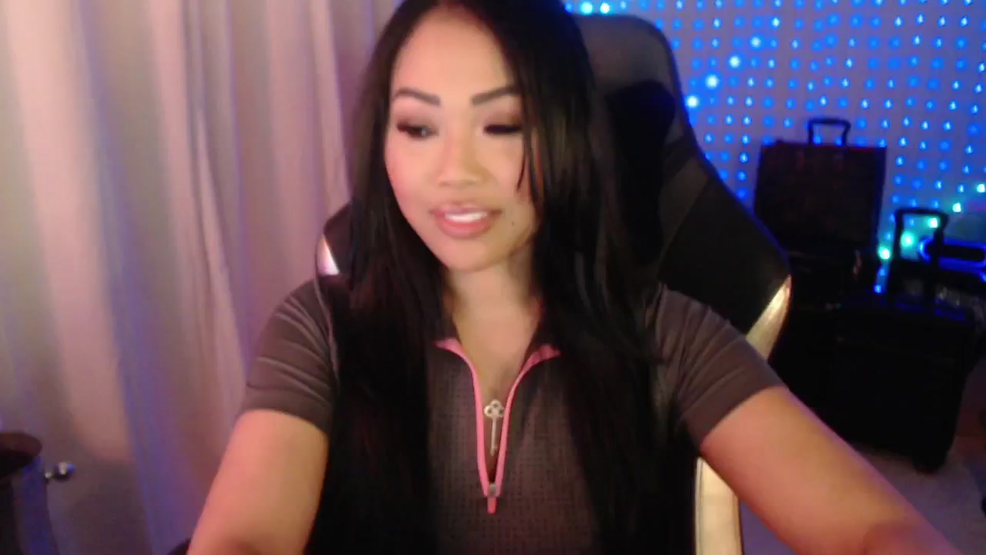 Gallery image thumbnail from SinCityVEE's myfreecams stream on, 07/19/2024, 10:50 image 4 of 20