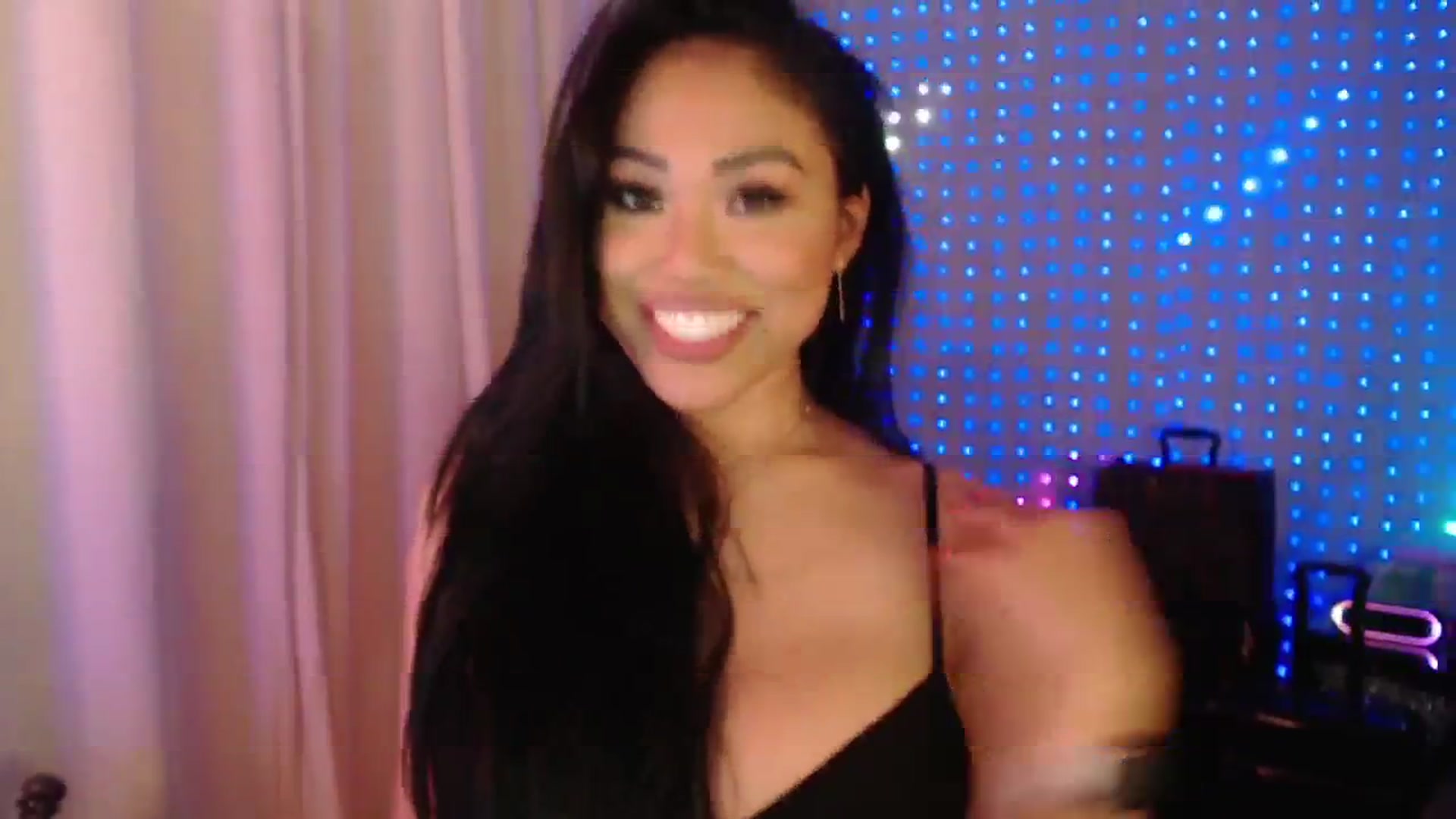 Gallery image thumbnail from SinCityVEE's myfreecams stream on, 07/19/2024, 10:50 image 16 of 20
