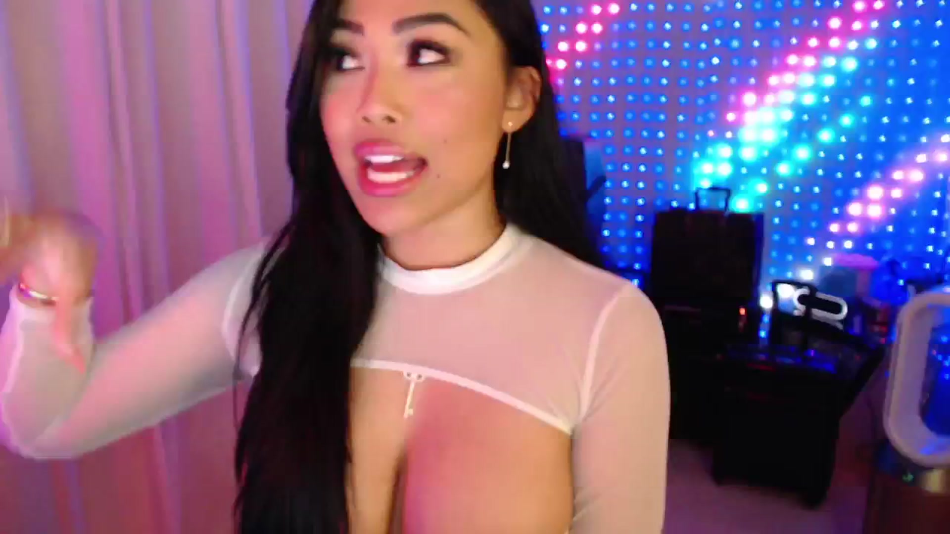Gallery image thumbnail from SinCityVEE's myfreecams stream on, 07/21/2024, 08:57 image 19 of 20