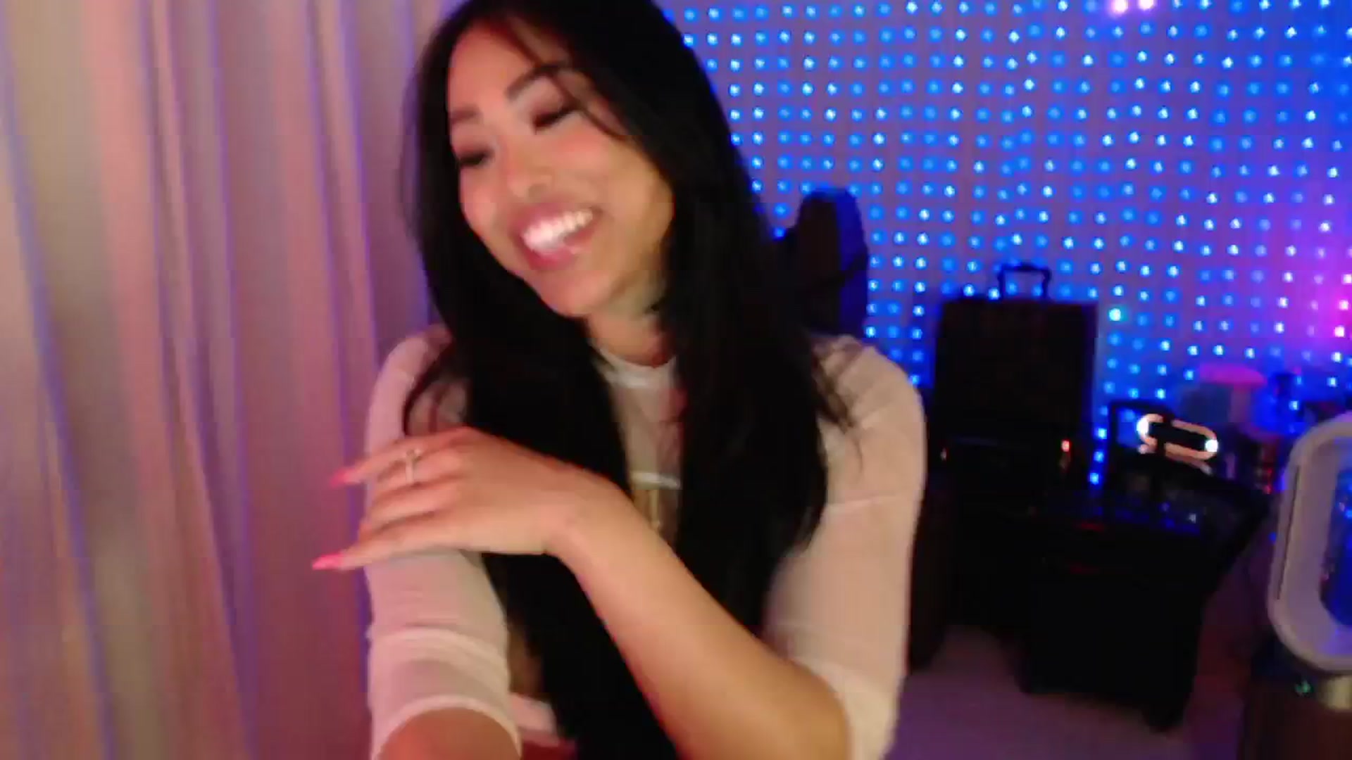Gallery image thumbnail from SinCityVEE's myfreecams stream on, 07/21/2024, 10:10 image 12 of 20