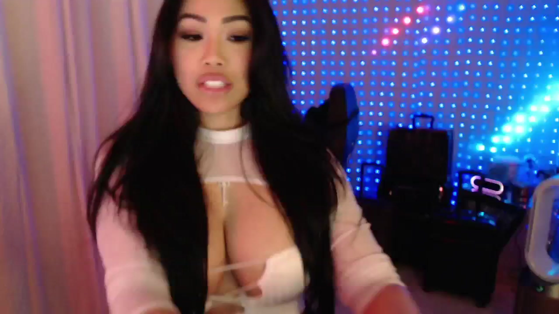 Gallery image thumbnail from SinCityVEE's myfreecams stream on, 07/21/2024, 10:10 image 11 of 20